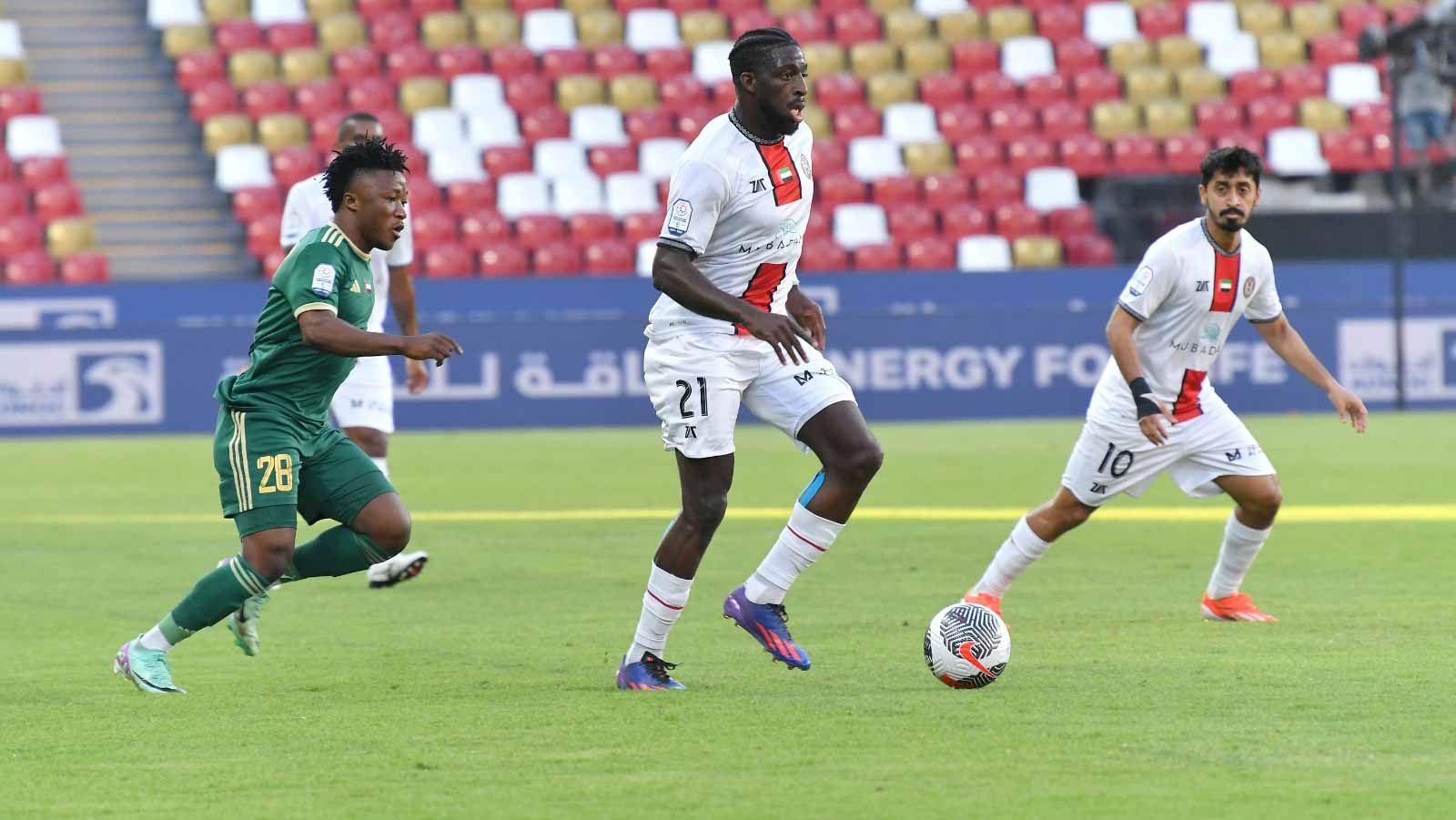 صورة بعنوان: دوري أدنوك.. تعادل إيجابي بين الجزيرة وخورفكان بمؤجلة الجولة 19 