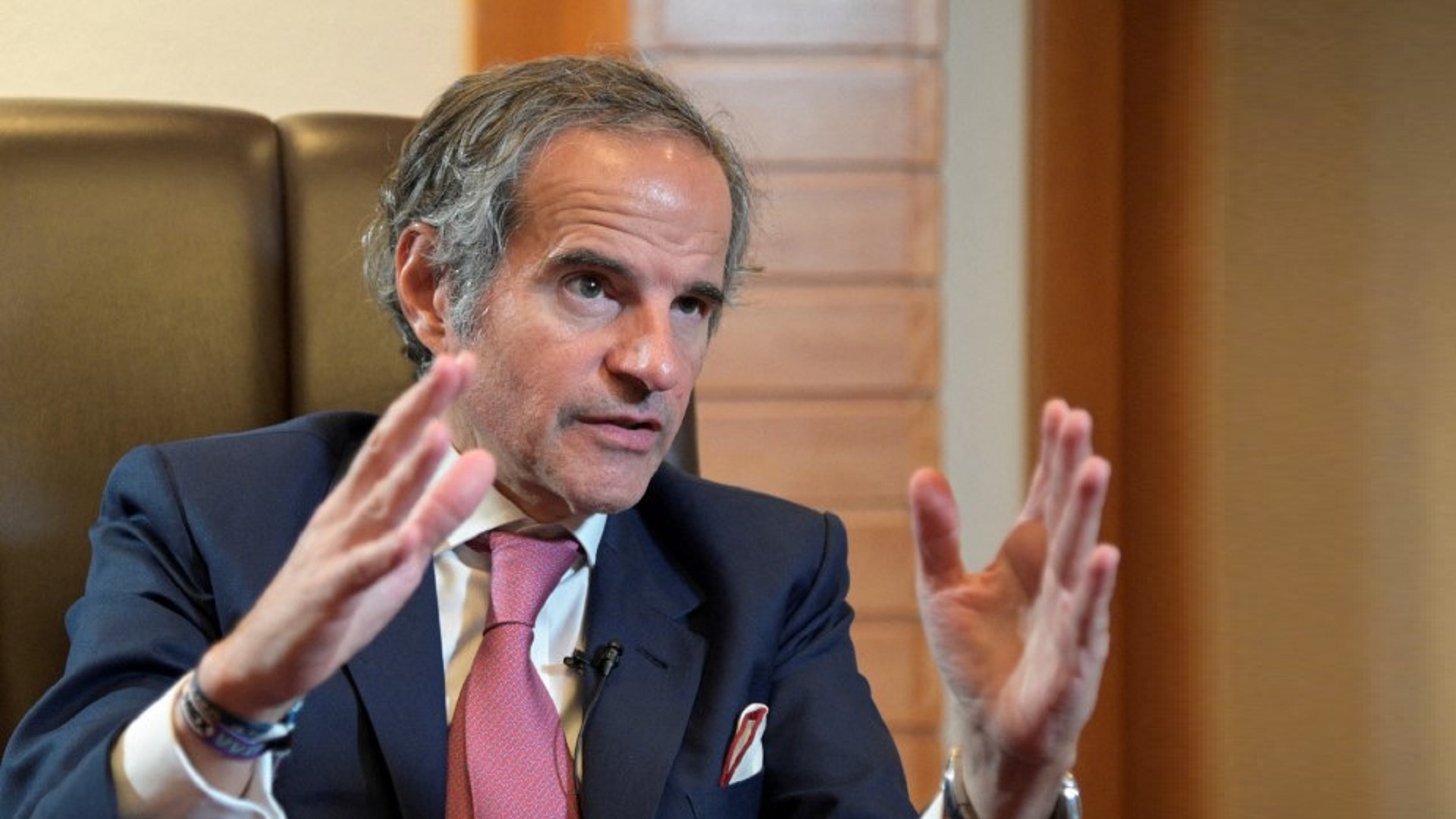 صورة بعنوان: جروسي: توقف مؤقت بمحادثات الطاقة الذرية مع إيران بعد وفاة الرئيس 