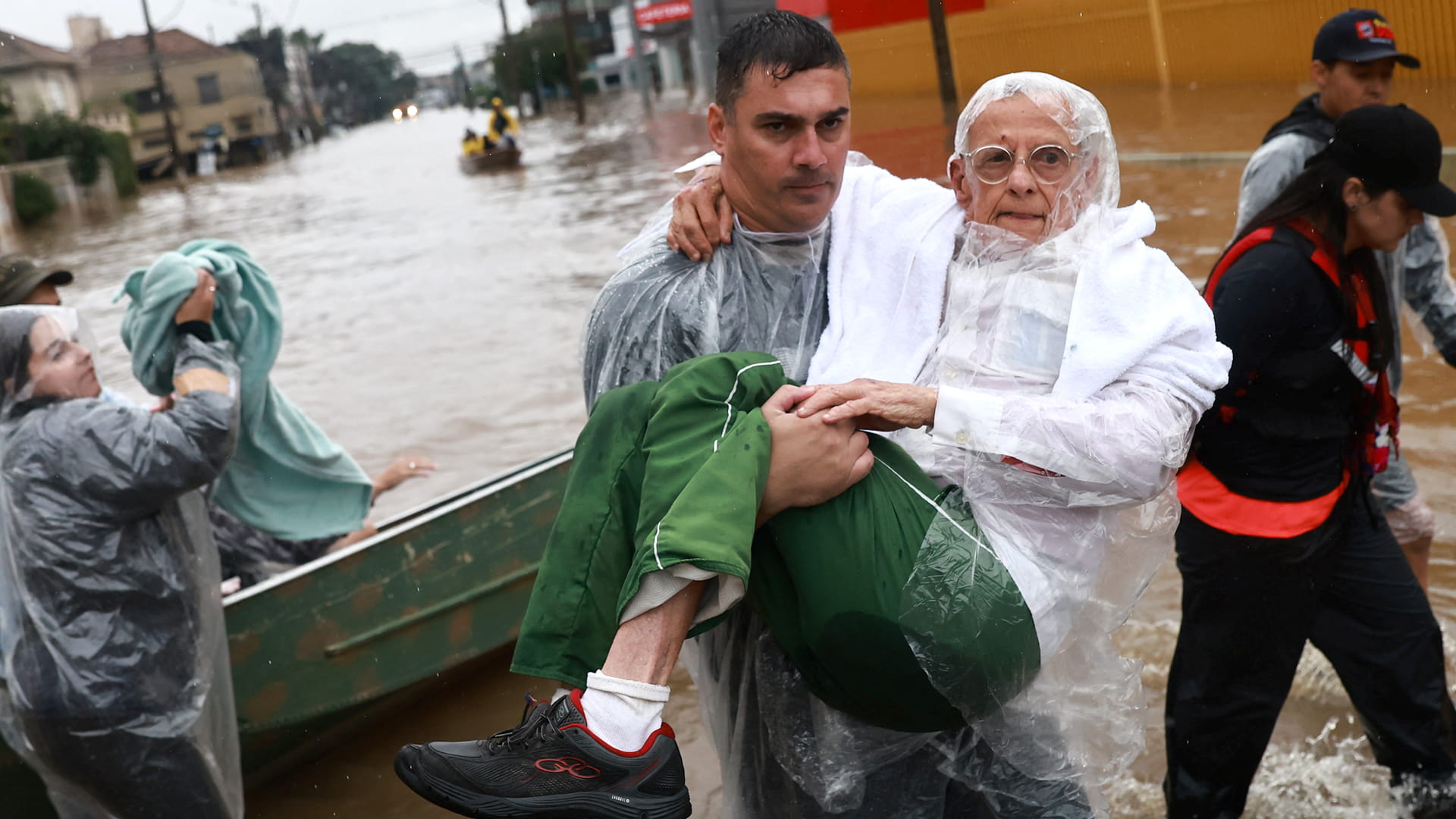 صورة بعنوان: البرازيل تحذّر من خطر ارتفاع منسوب المياه والانهيارات الأرضية 
