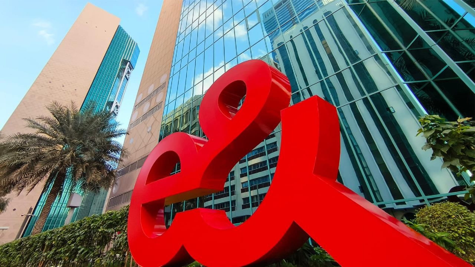 صورة بعنوان: إي آند الإمارات تسجل أسرع اتصال بالإنترنت عن طريق شبكة الجيل الـ5 