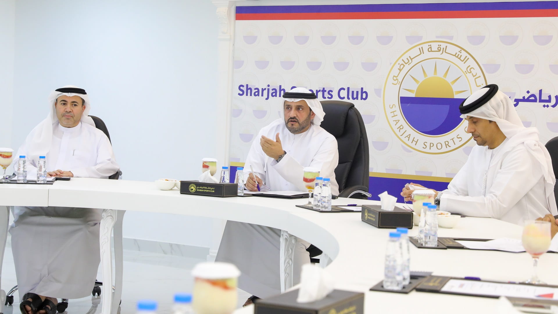صورة بعنوان: علي المدفع يترأس اجتماع مجلس إدارة نادي الشارقة الرياضي 