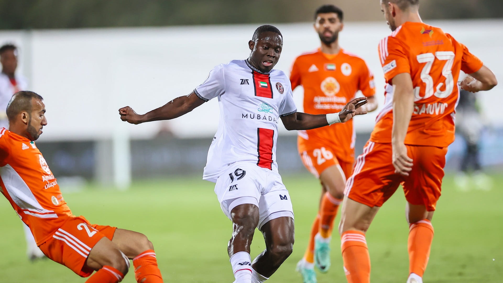 صورة بعنوان: عجمان يفوز على الجزيرة بثنائية في دوري أدنوك للمحترفين 