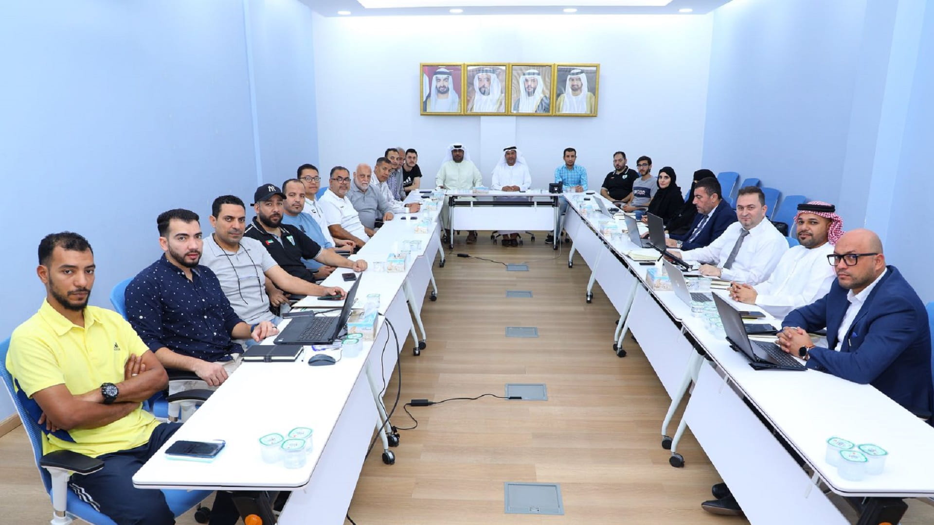 صورة بعنوان: الشارقة الرياضي يزور نادي دبا الحصن لتعزيز معايير  الإدارة والجودة 