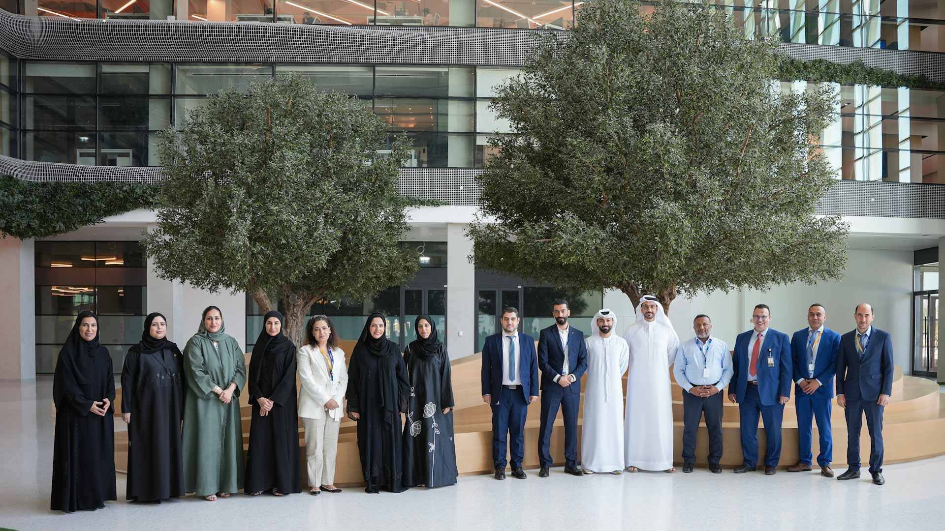 صورة بعنوان: "مالية الشارقة" تعرّف بمزايا الدفع الرقمي باستخدام الشيكات الآلية 