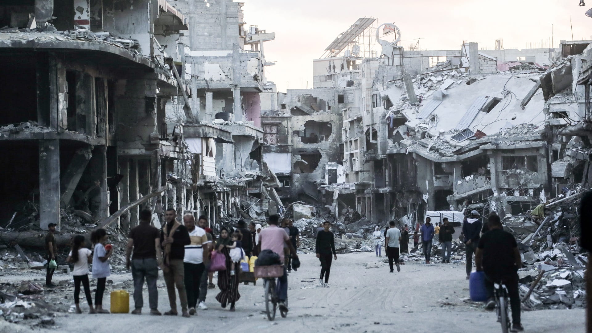 Image for the title: Israel vows to 'intensify' operations in Rafah 