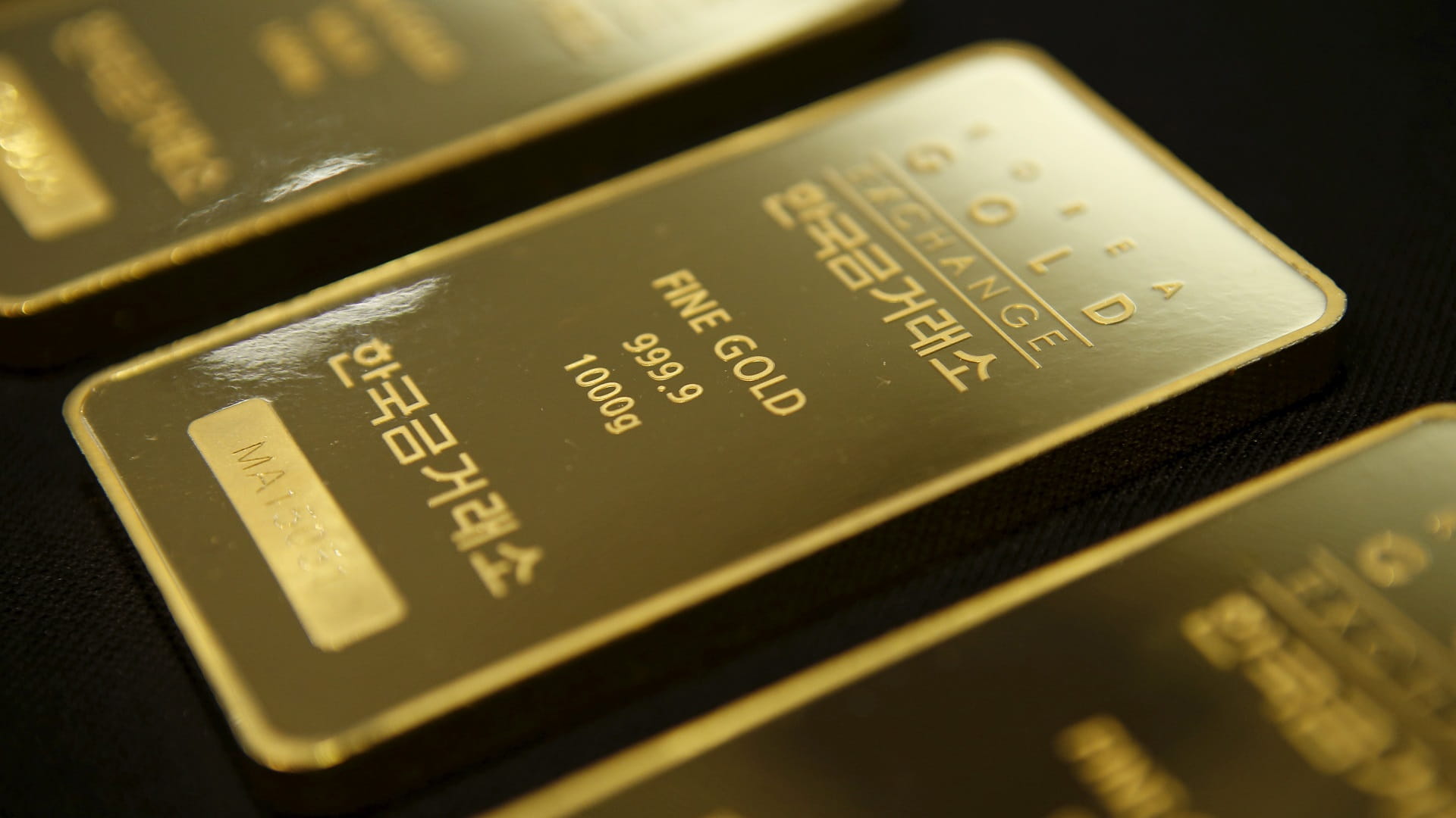 Gold tops US$5,000 per ounce first time ever