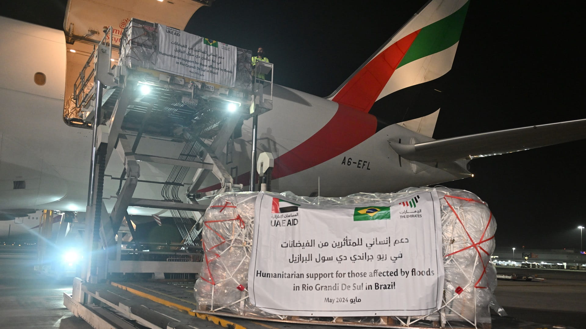 صورة بعنوان: الإمارات ترسل أول طائرة مساعدات إغاثية لمتضرري فيضانات البرازيل 