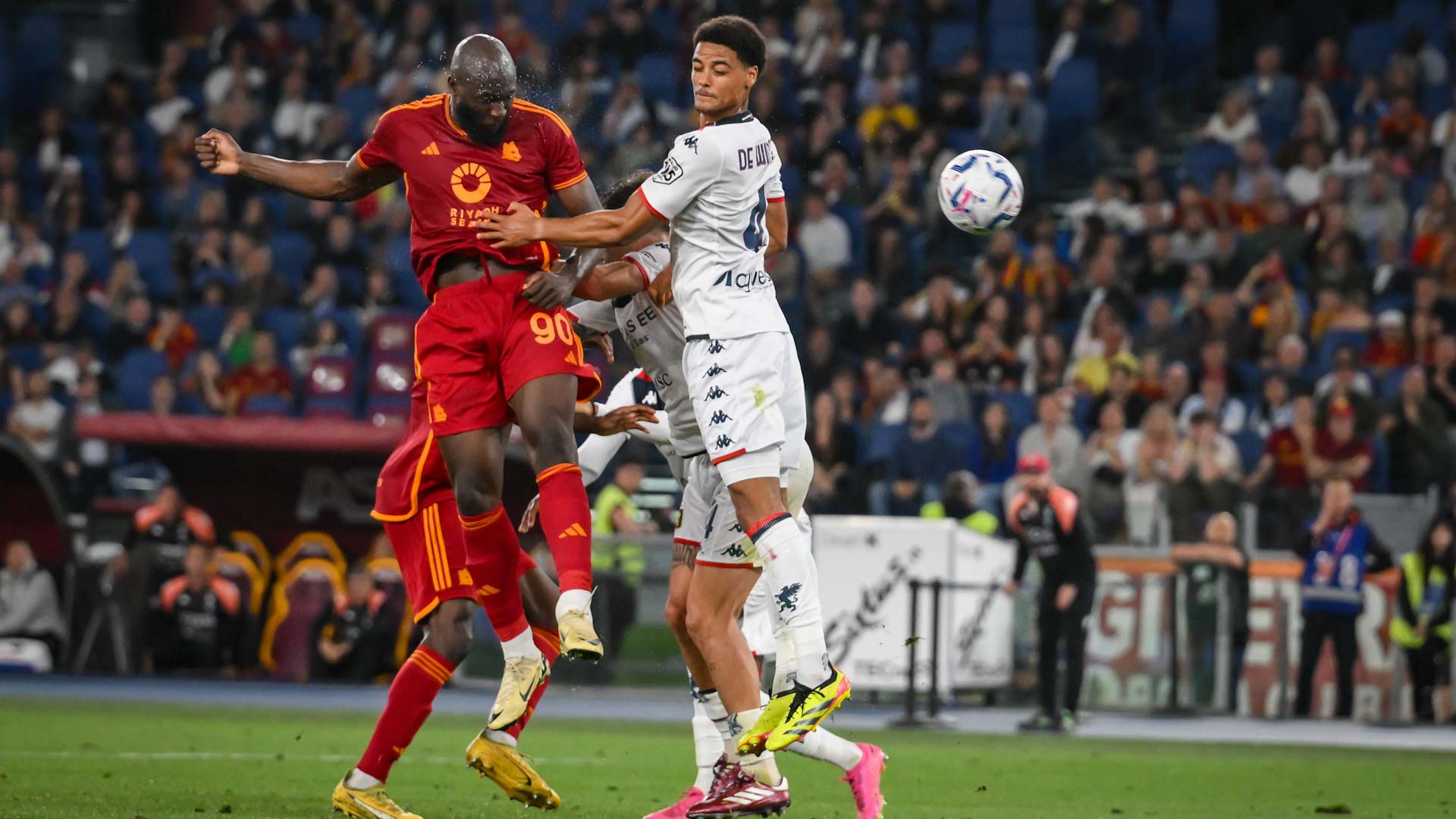 صورة بعنوان: لوكاكو يقود روما للفوز على جنوه بالدوري الإيطالي 