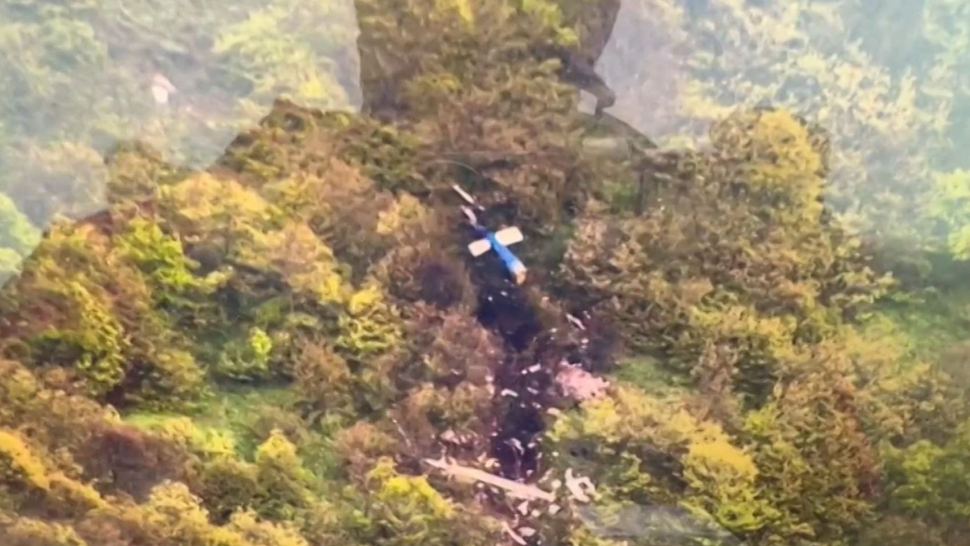 صورة بعنوان: تلفزيون إيران: لا توجد أي علامة حياة في حطام مروحية إبراهيم رئيسي 