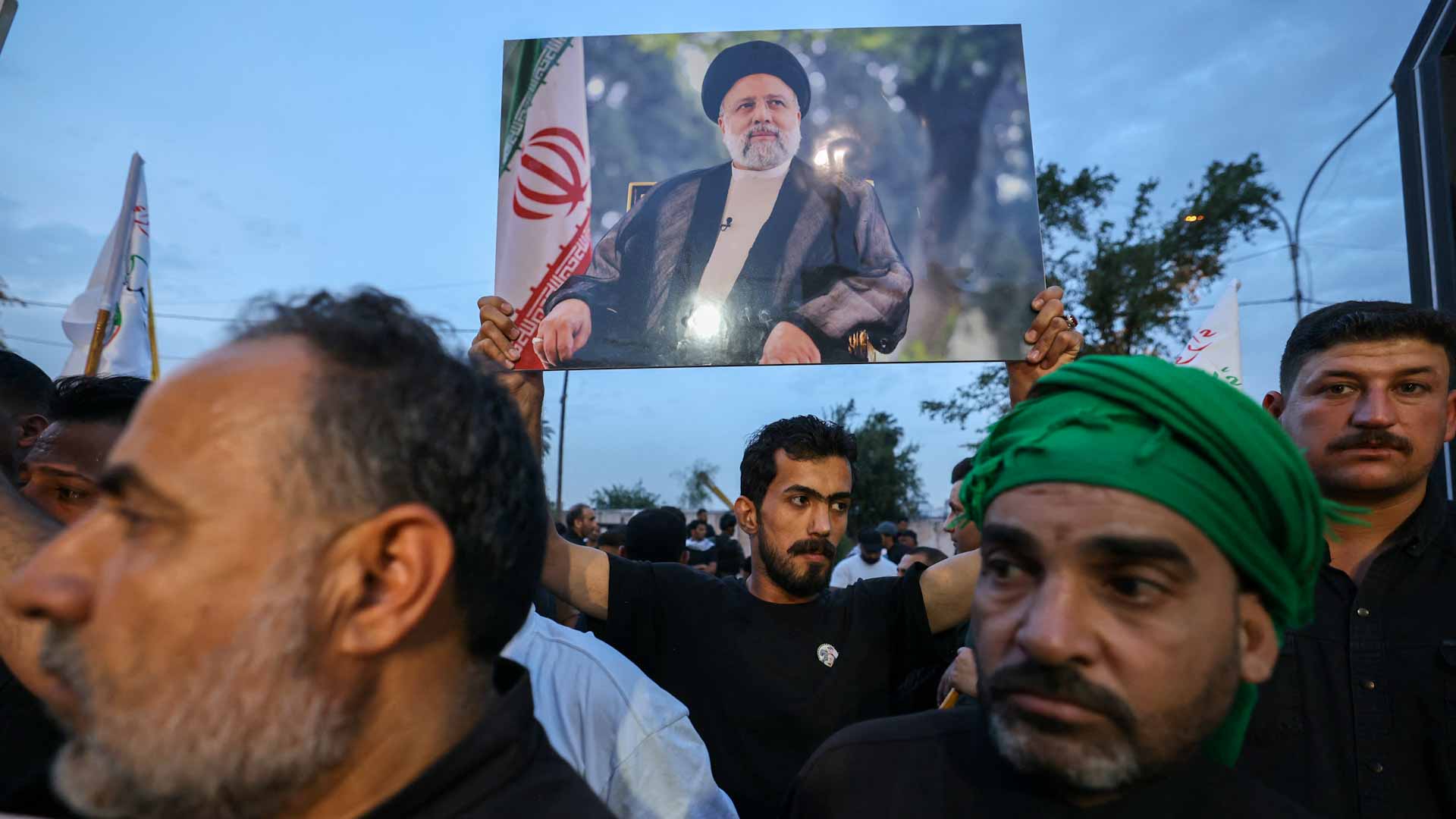 صورة بعنوان: بدء مراسم تشييع الرئيس الإيراني ومرافقيه في مدينة تبريز 