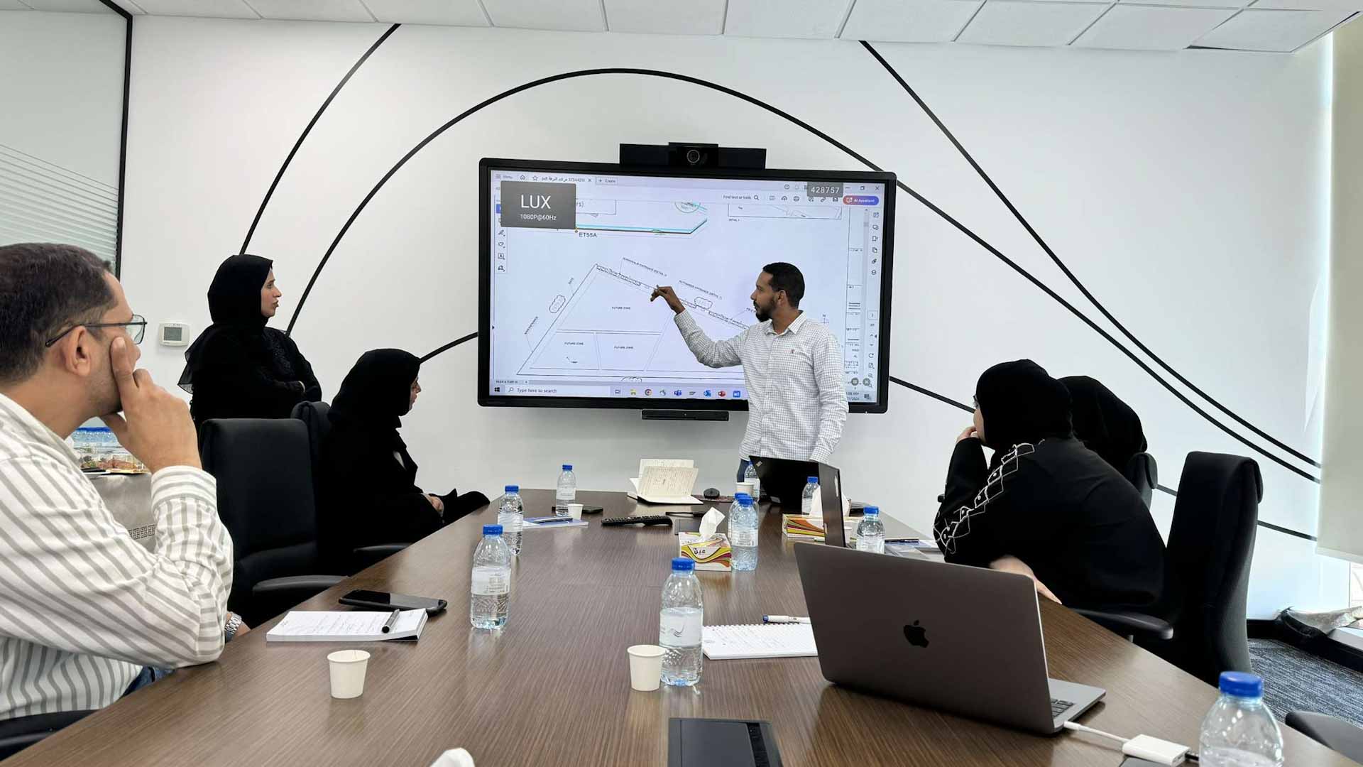 صورة بعنوان: "أشغال الشارقة" و"الاتحاد للماء والكهرباء" تبحثان التعاون المشترك 