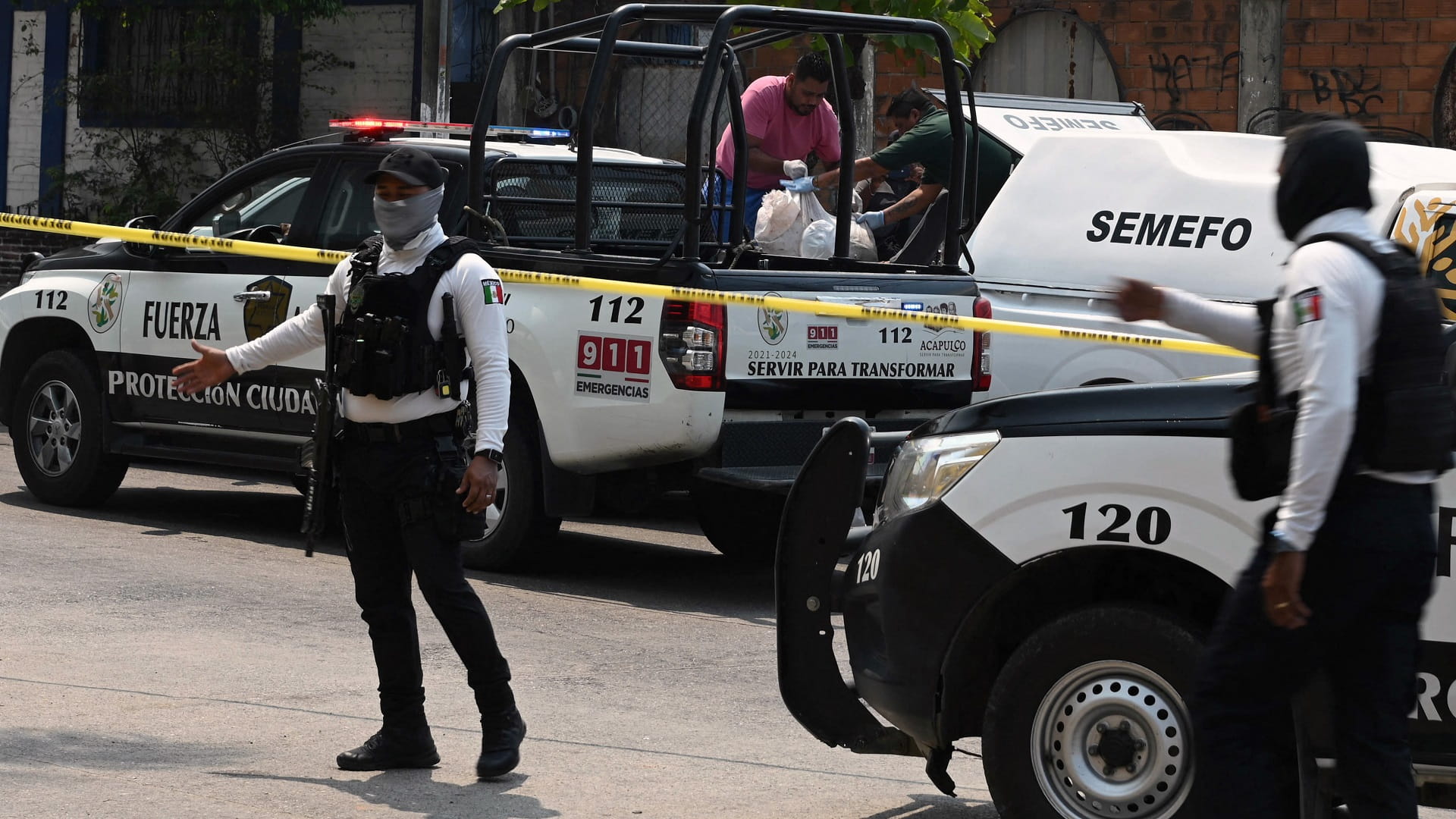 Image for the title: 10 bodies found in Mexico's Acapulco, some in the street 