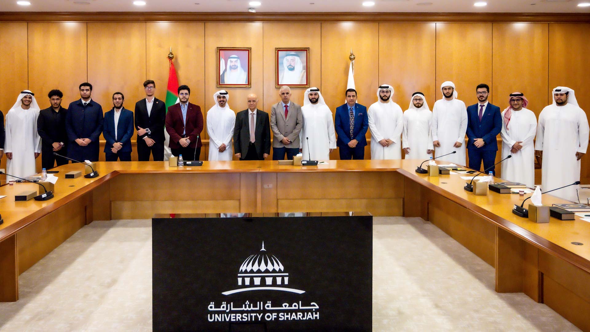 صورة بعنوان: مجلس طلاب جامعة الشارقة يؤدي اليمين القانونية أمام مديرها 