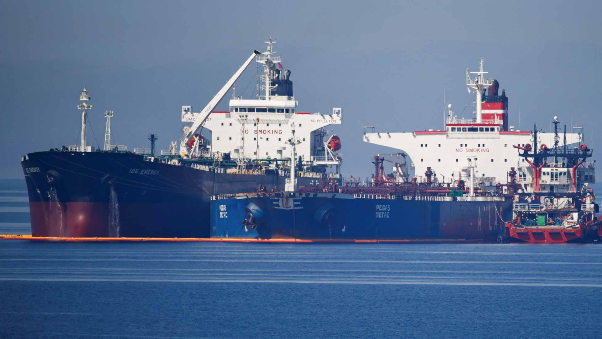 صورة بعنوان: ارتفاع منسوب مياه البحر يعرّض شحنات النفط للخطر 