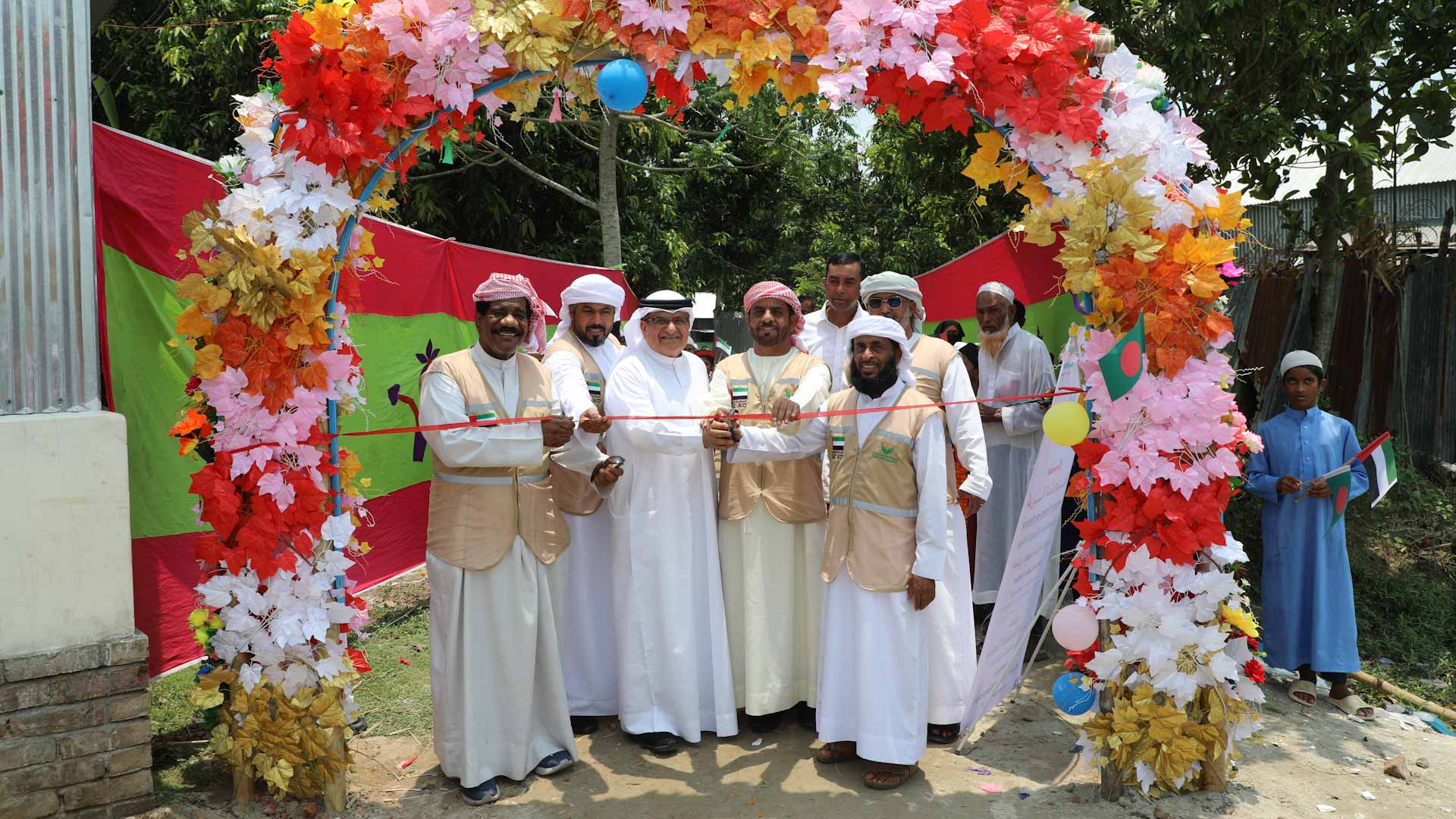 صورة بعنوان: وفد من "خيرية الشارقة" يختتم أعماله في بنجلاديش 