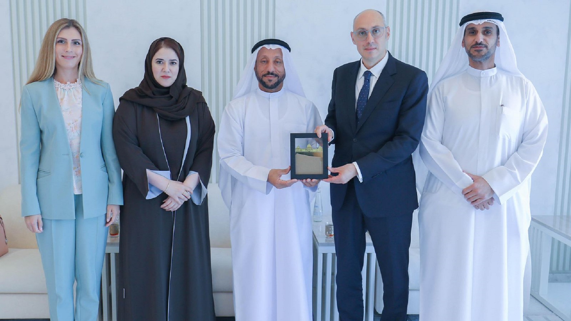 صورة بعنوان: "غرفة الشارقة" تدعو الشركات الأوكرانية للمشاركة في معارض الإمارة 