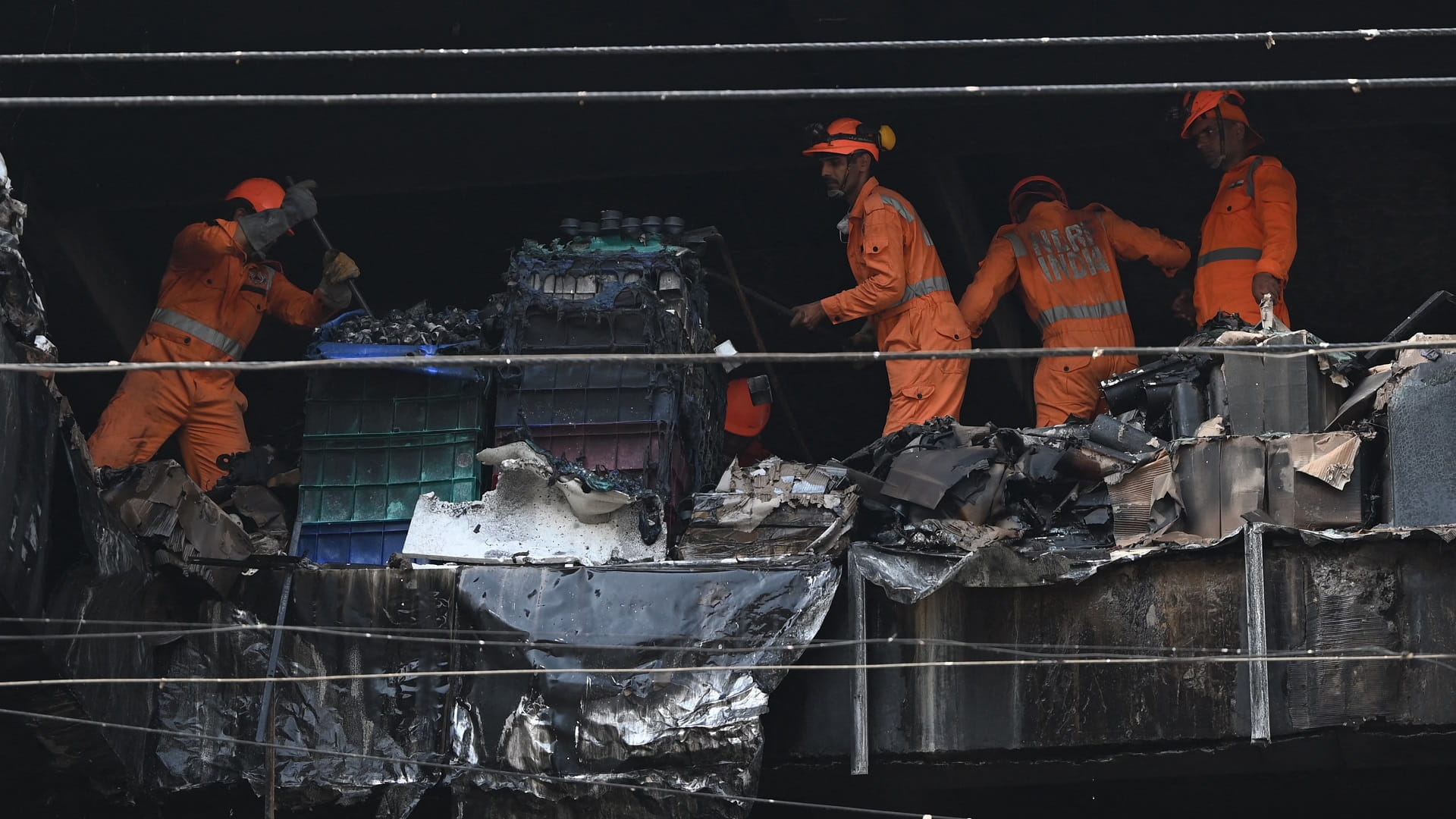 صورة بعنوان: مقتل 7 وإصابة 40 بانفجار قوي في مصنع للكيماويات بالهند 