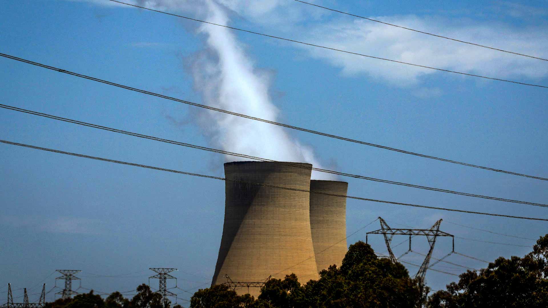 Image for the title: Australia gives largest coal power plant two-year lifeline 