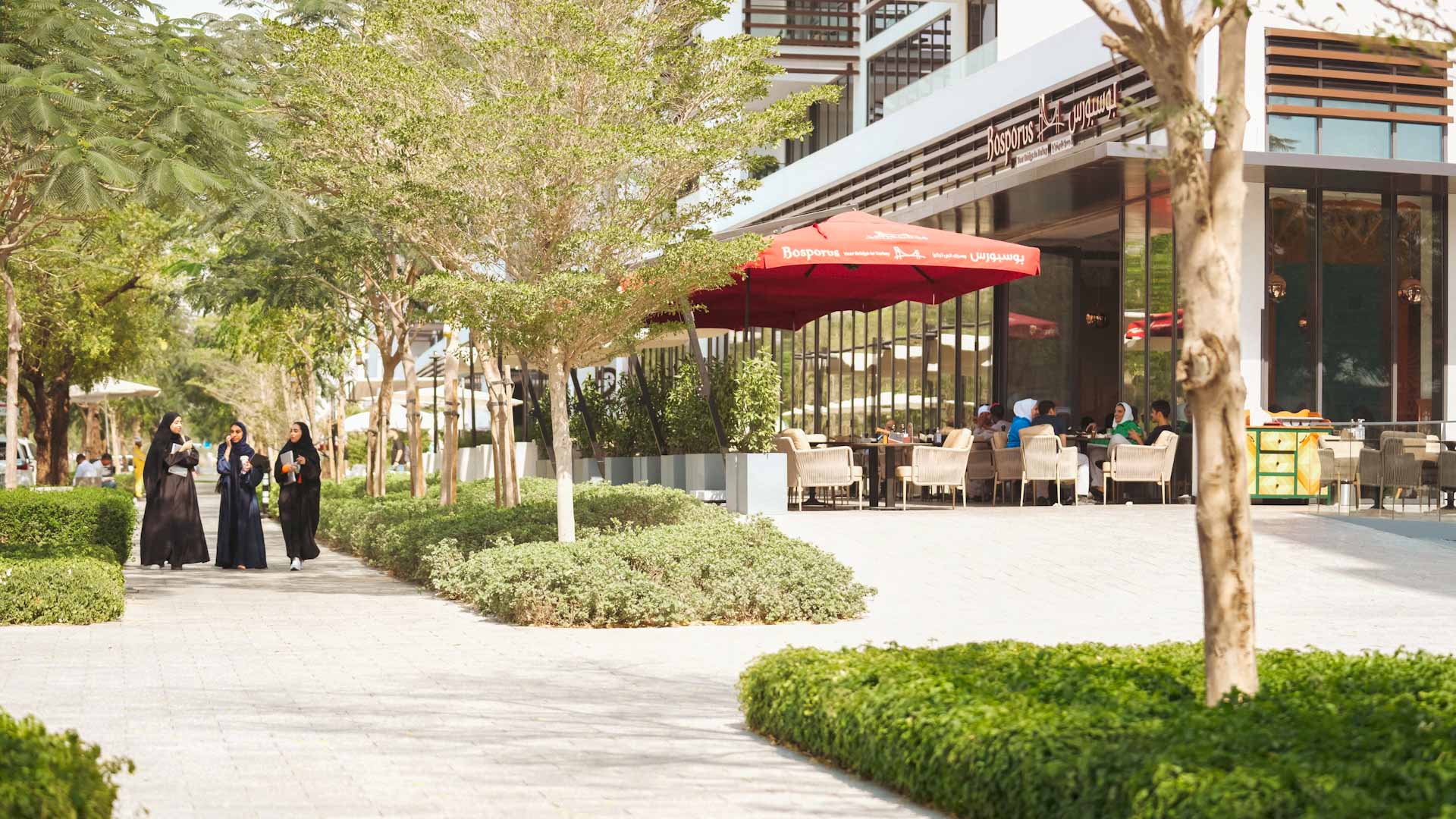 صورة بعنوان: علامات تجارية جديدة في "إيست بوليفارد" تعزز من مكانة الجادة 