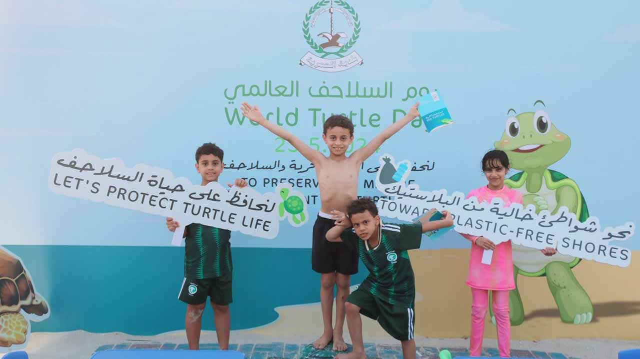صورة بعنوان: بلدية الحمرية تطلق مبادرات تعرف بأهمية السلاحف في المنظومة البحرية 