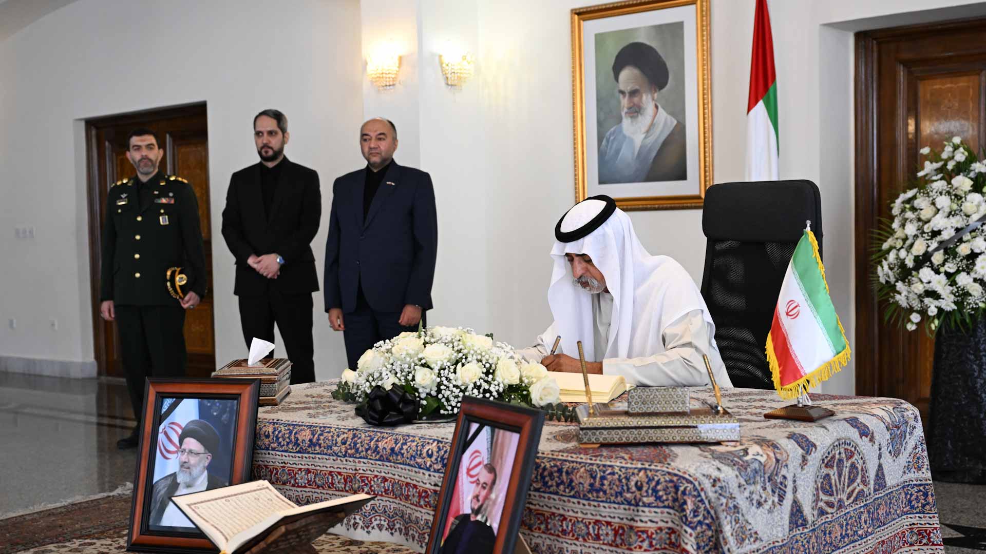 صورة بعنوان: نهيان بن مبارك يقدم واجب العزاء في وفاة الرئيس الإيراني ومرافقيه 