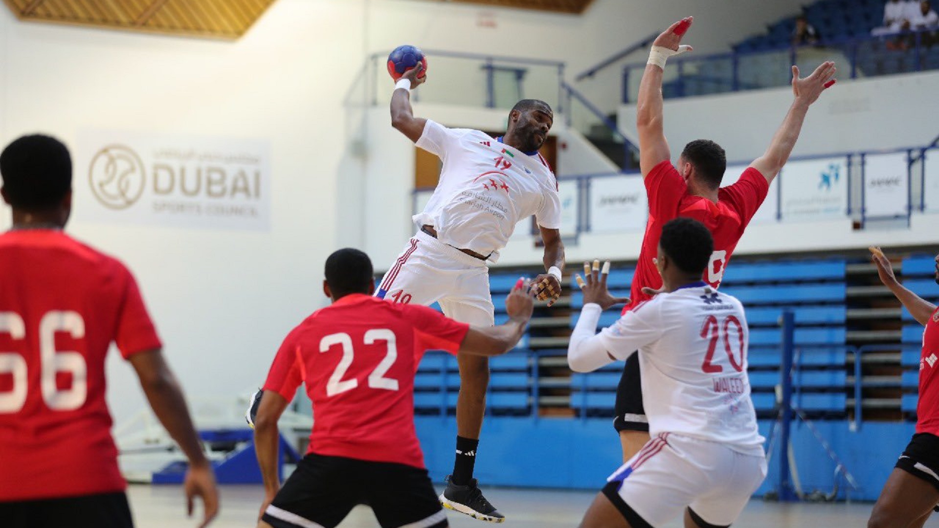 صورة بعنوان: شباب الأهلي يتوّج بكأس رئيس الدولة لكرة اليد للمرة الـ8 في تاريخه 