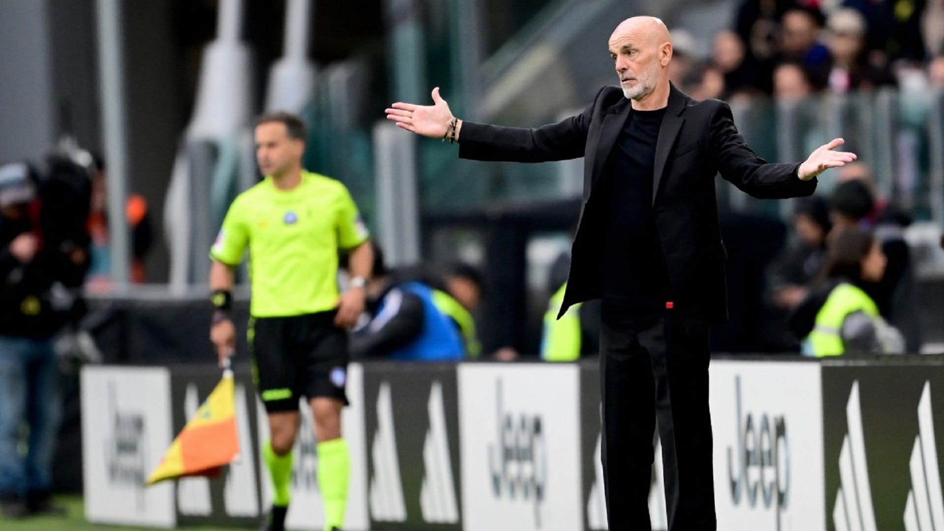 صورة بعنوان: ميلان الإيطالي يعلن رحيل مدربه ستيفانو بيولي 