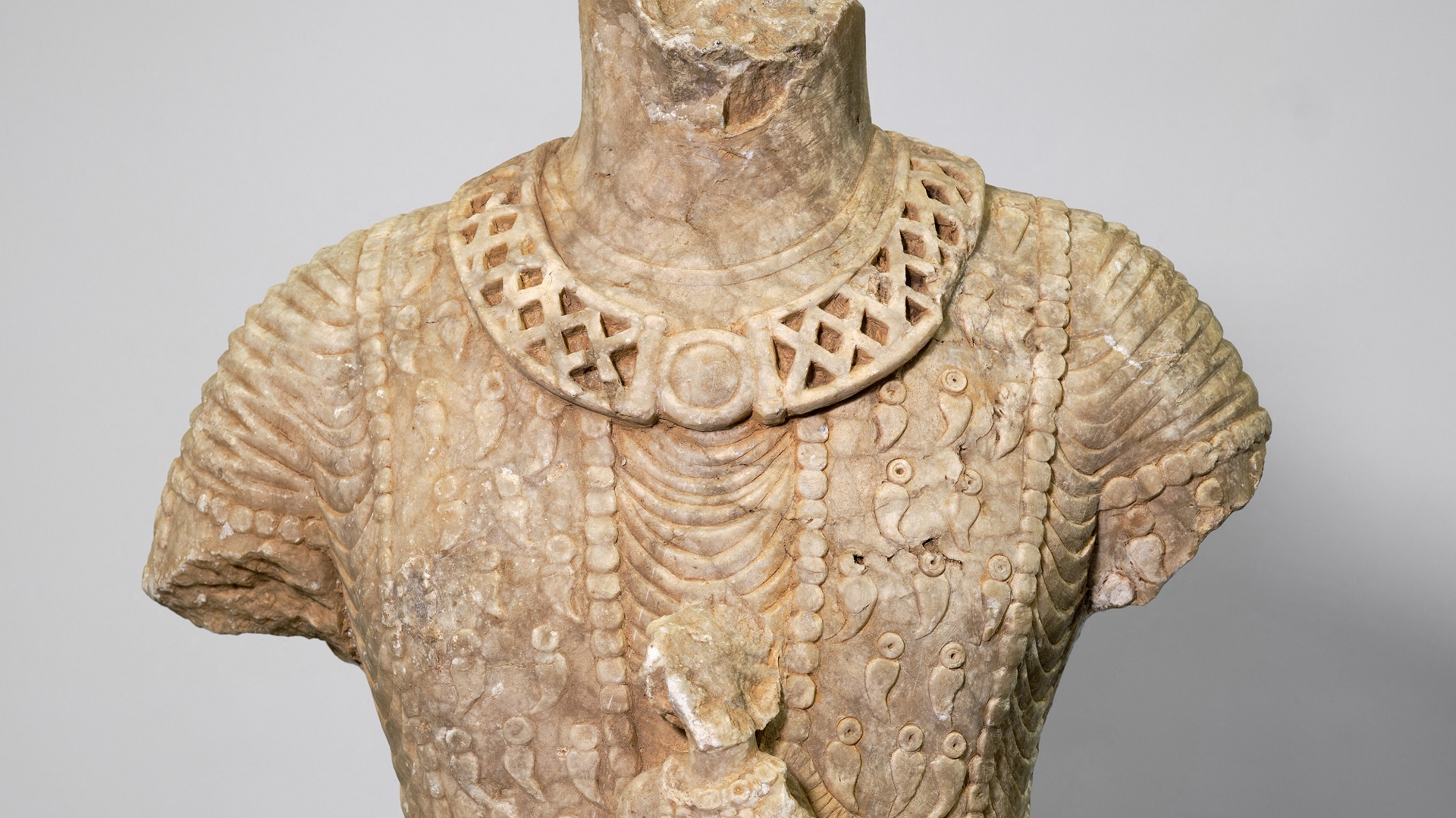 Image for the title: Swiss return three confiscated artefacts to Iraq 