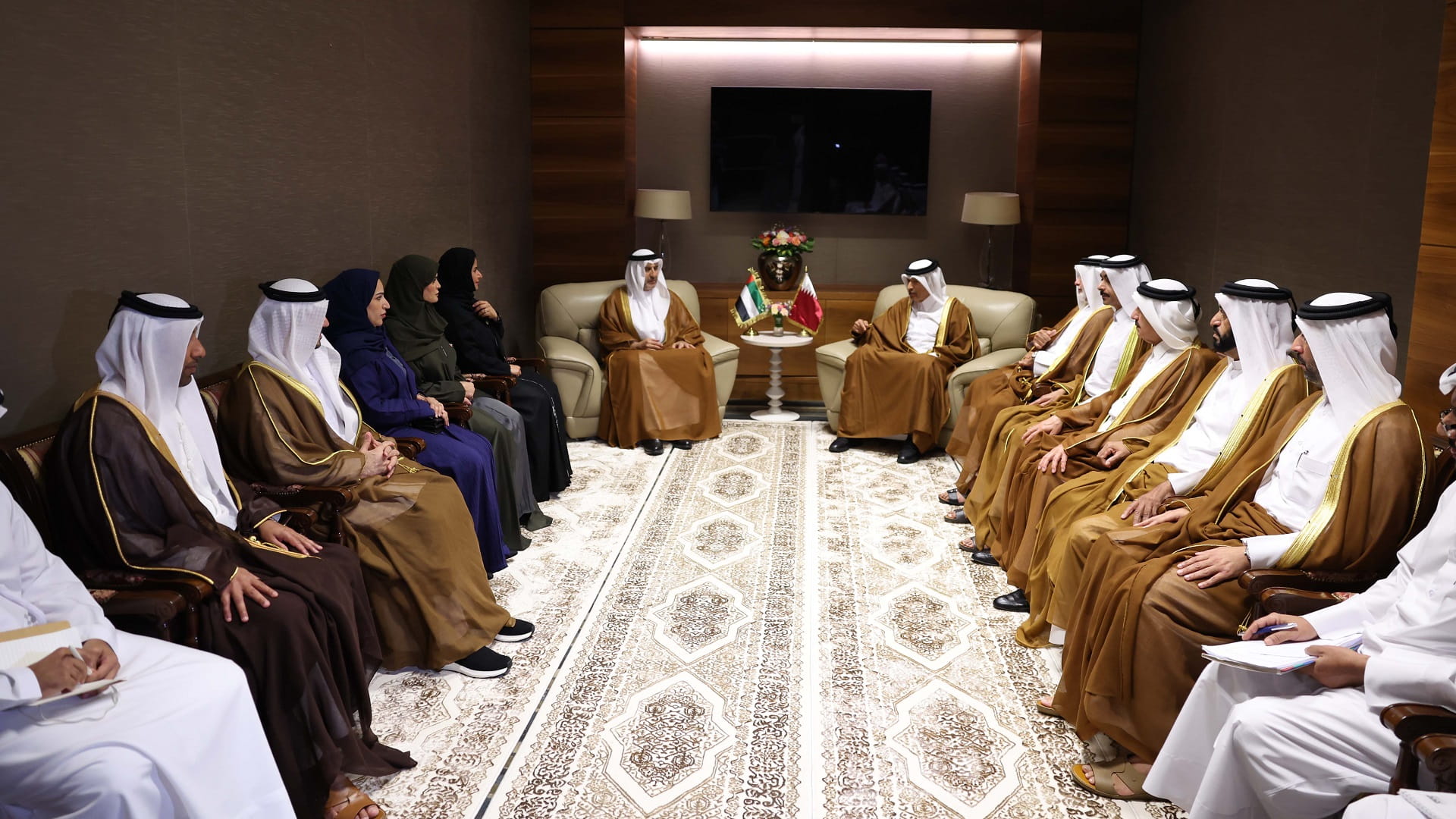 صورة بعنوان: الإمارات وقطر تبحثان تعزيز علاقات التعاون البرلمانية 