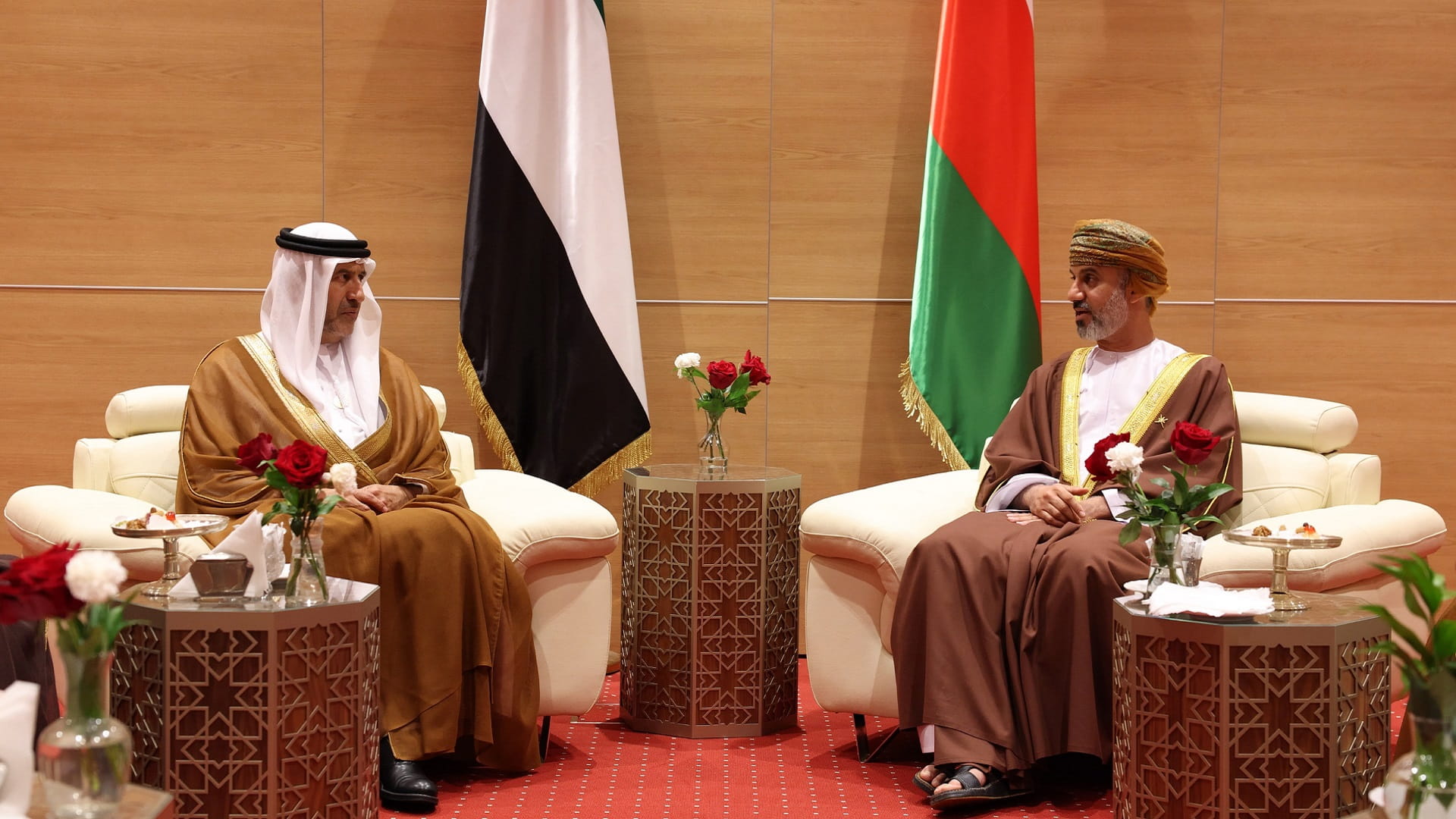 صورة بعنوان: الإمارات وسلطنة عمان تبحثان تعزيز علاقات التعاون البرلمانية 