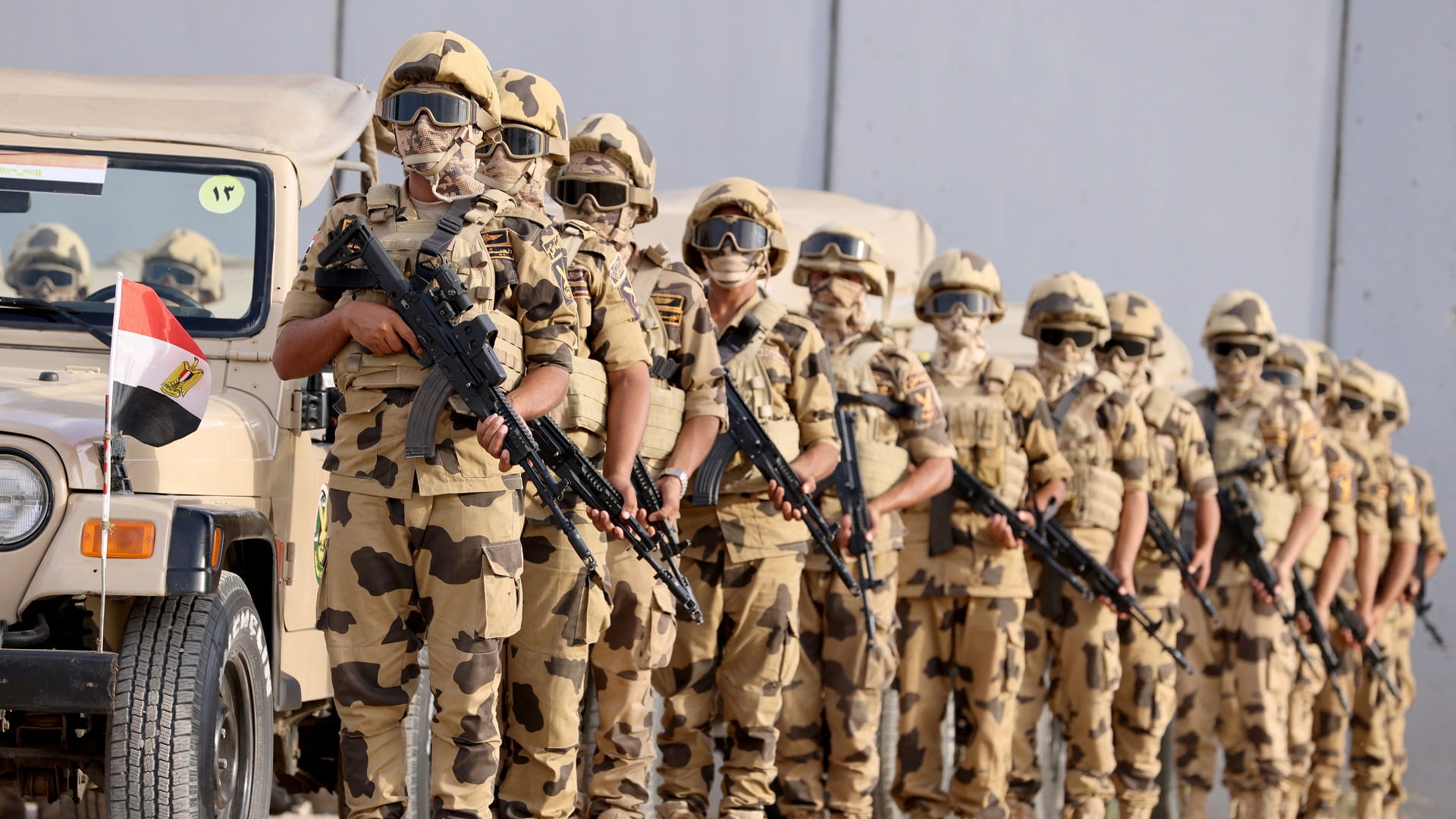 صورة بعنوان: مصر تعلن استشهاد أحد جنودها بإطلاق نار على الحدود مع رفح 