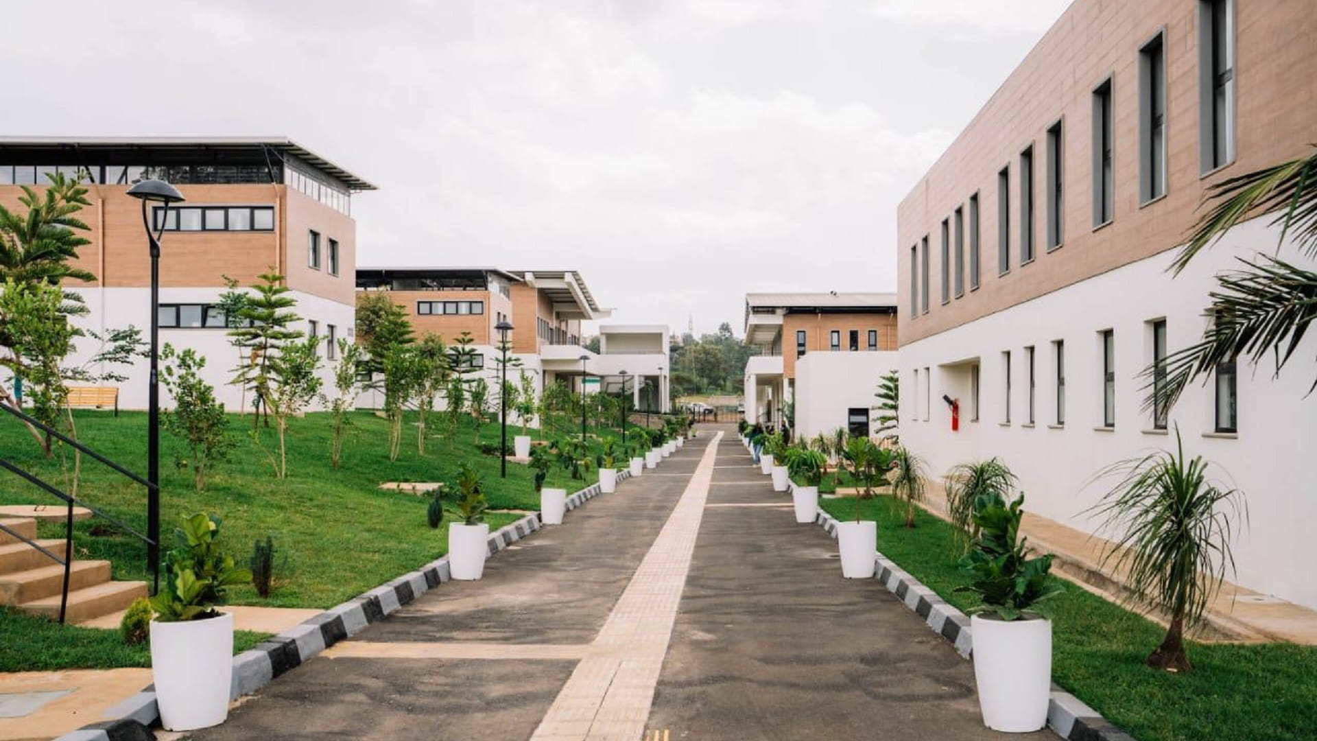 صورة بعنوان: الإمارات تفتتح مدرسة الشيخة فاطمة بنت مبارك للمكفوفين بأديس أبابا 