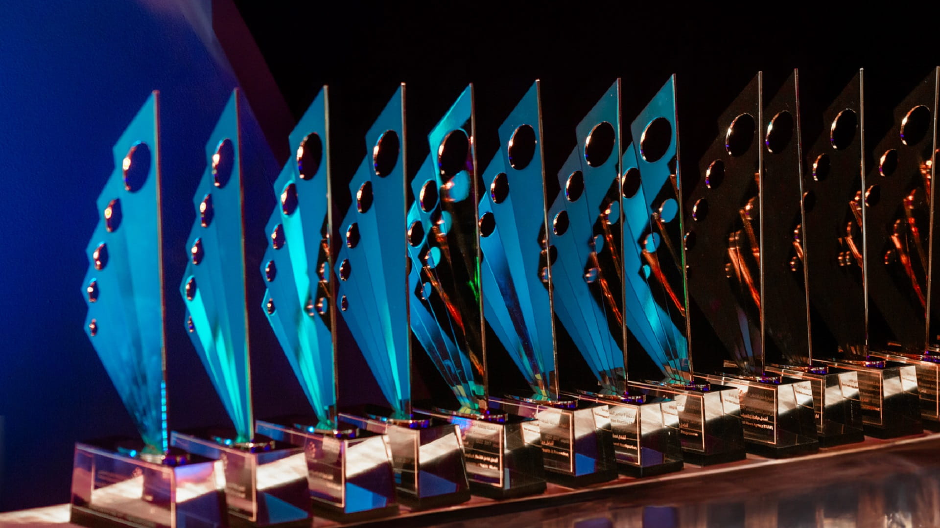 صورة بعنوان: جائزة الشارقة للاتصال تدعو المبدعين للتنافس في 13 فئة تقديم مباشر 