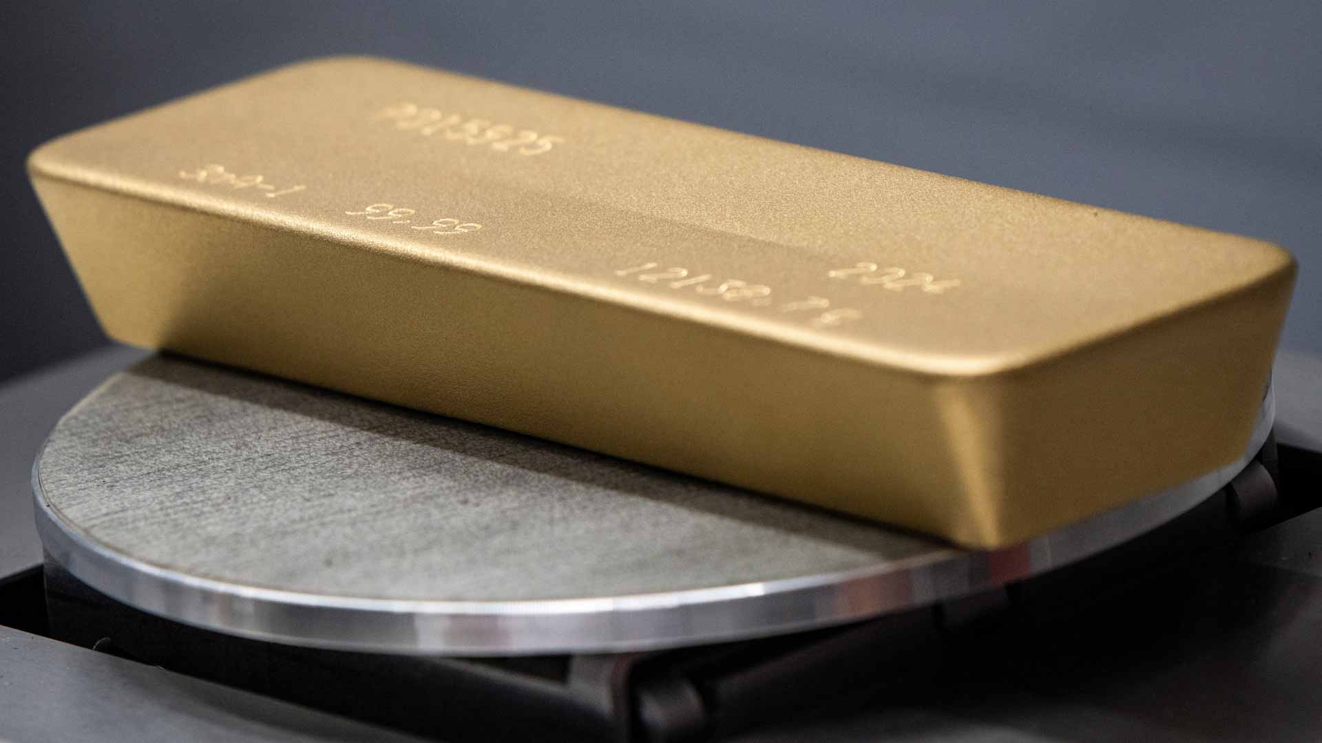 صورة بعنوان: الذهب يرتفع 0.4% في المعاملات الفورية والعقود الأميركية الآجلة 