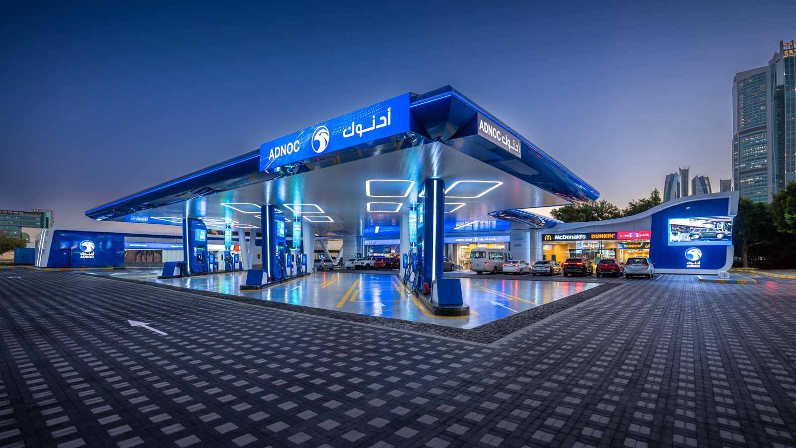 صورة بعنوان: "أدنوك للتوزيع" تستهدف إنشاء 200 شاحن كهربائي سريع بنهاية 2024 