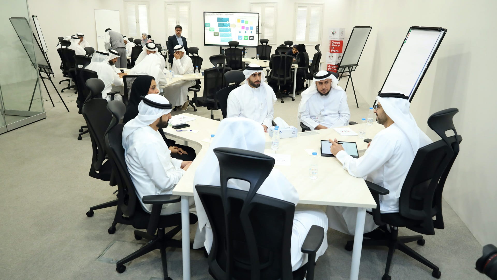 صورة بعنوان: كهرباء الشارقة تنظم ورشة لاعتماد مبادرات استراتيجية 2025 - 2030 