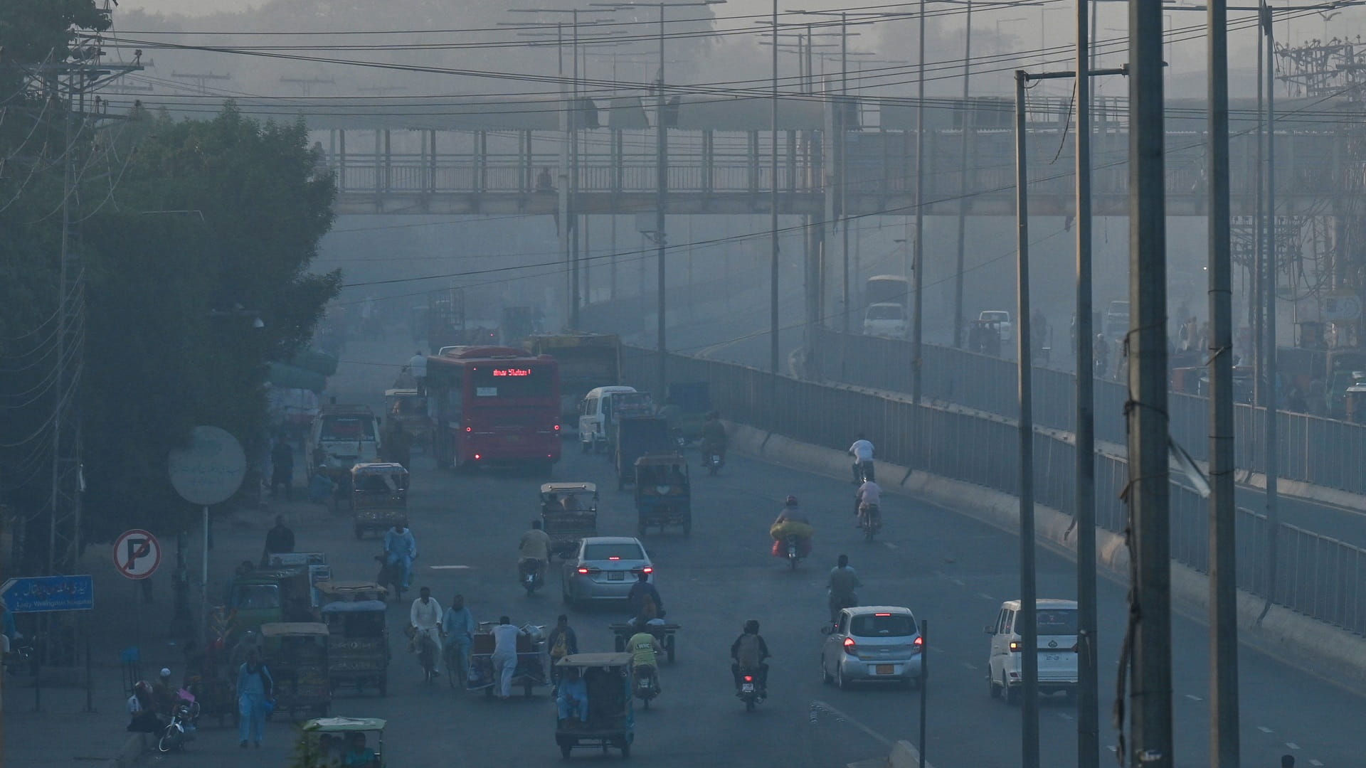 Air monitor shows Lahore's pollution is 40 times above WHO limit