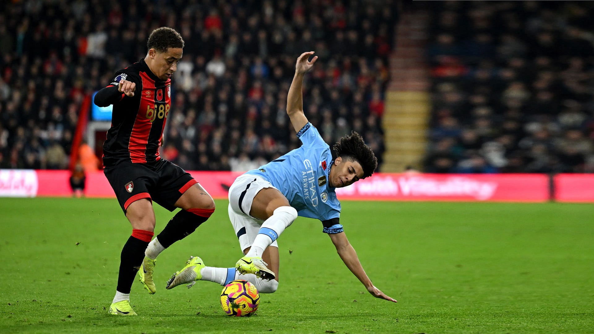 Bournemouth hands Manchester City first Premier League defeat 