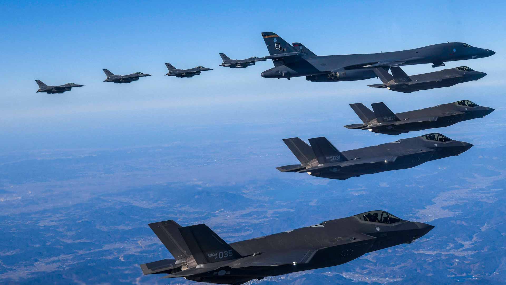 US nuclear bomber joins air drill with S. Korea, Japan 