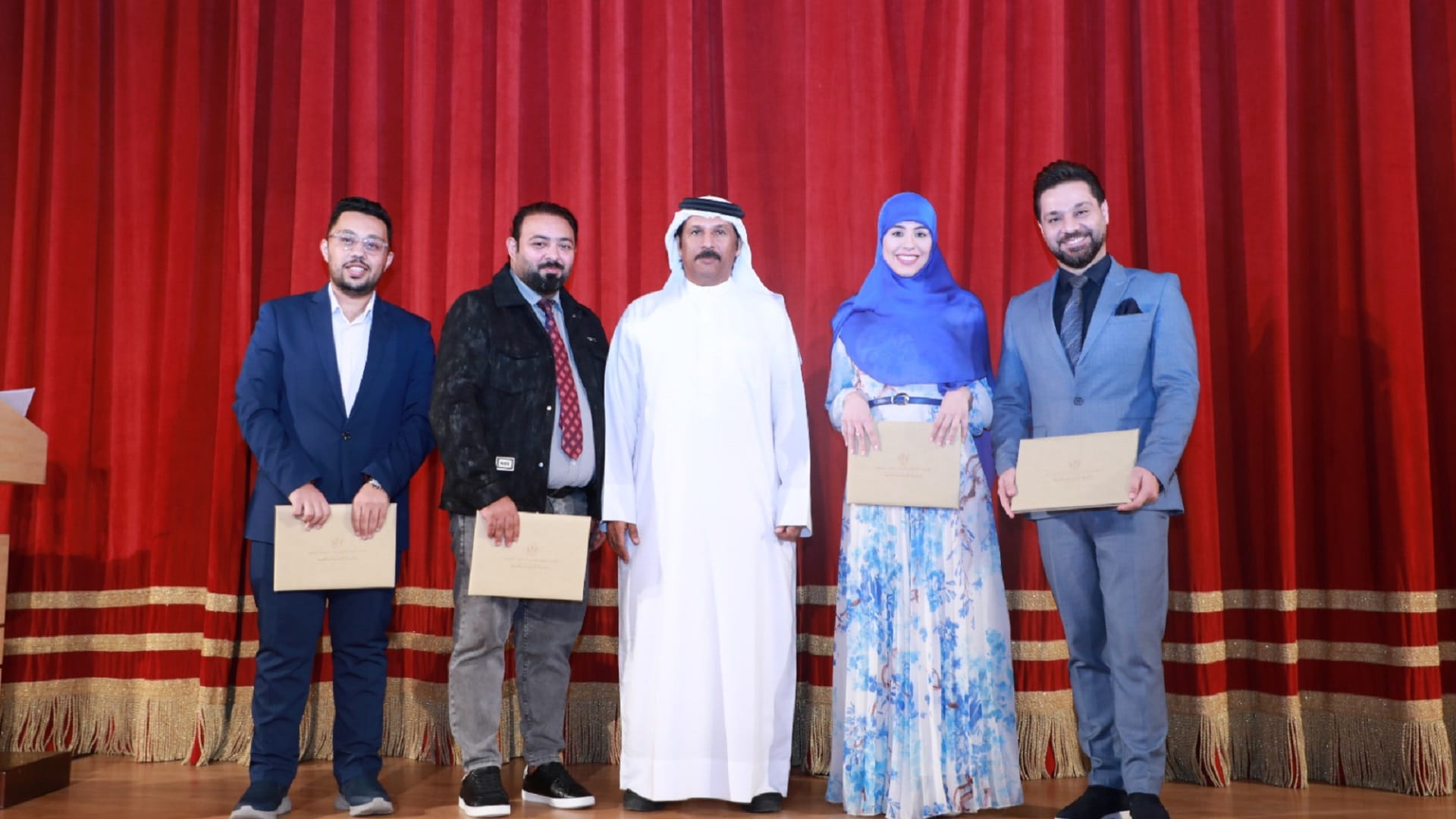 قصائد تعبر الضفاف والأرياف في بيت الشعر بالشارقة 