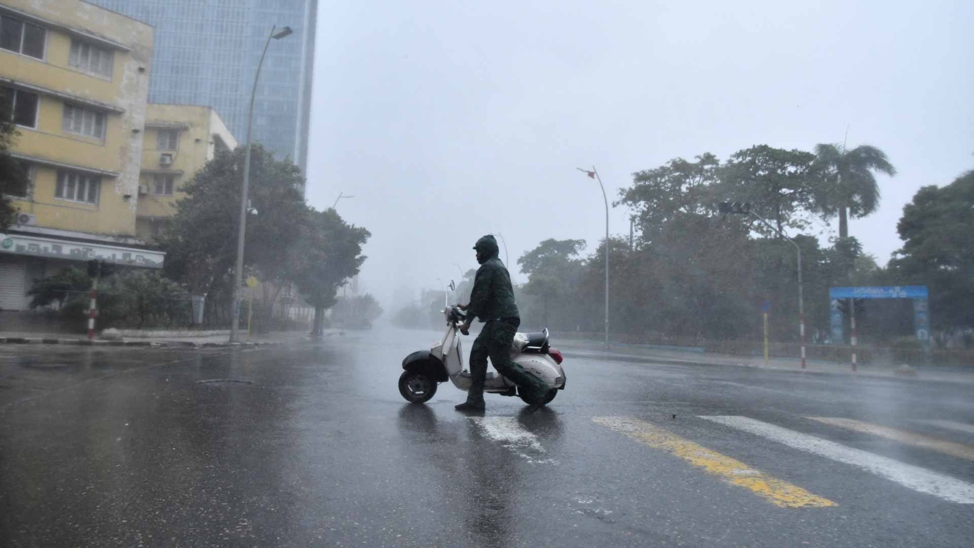 إعصار رافائيل يجتاح كوبا ويحيلها لظلام دامس بانهيار شبكة الكهرباء    