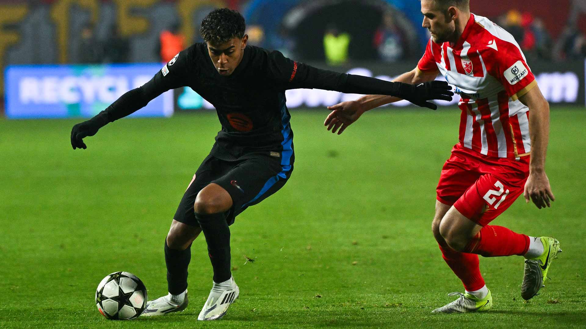 برشلونة يمزق شباك ريد ستار الصربي بدوري أبطال أوروبا لكرة القدم 