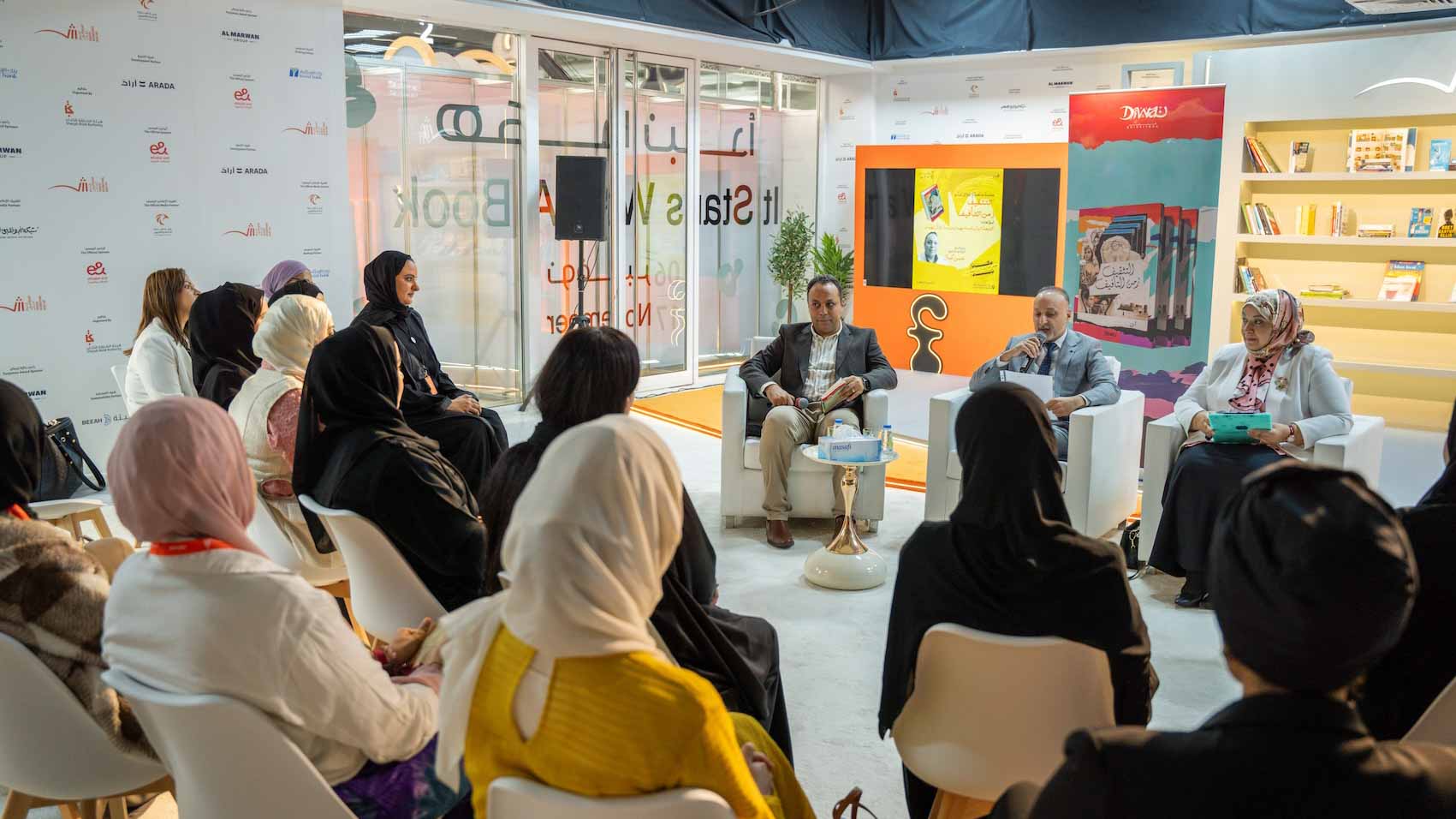 "الشارقة الدولي للكتاب"يستضيف جلسة إطلاق كتاب"التثقيف زمن التأفيف" 