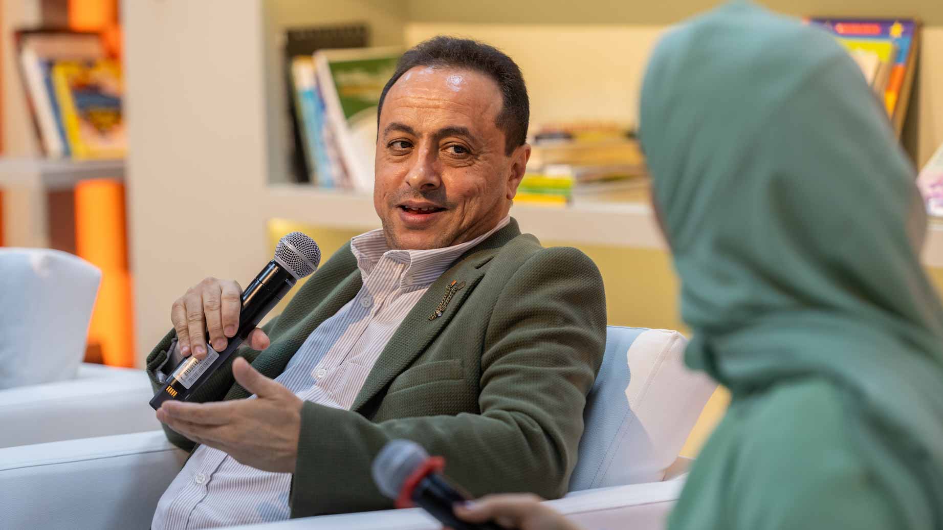 شعراء: وسائل التواصل أداة الشباب لإيصال أصواتهم وهمومهم 