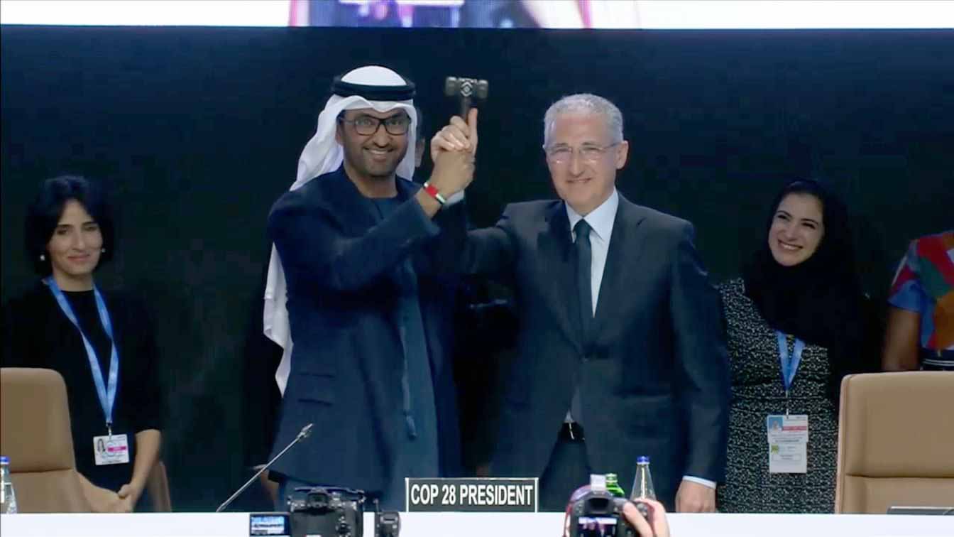 Image for the title: UAE formally hands COP presidency over to Azerbaijan 