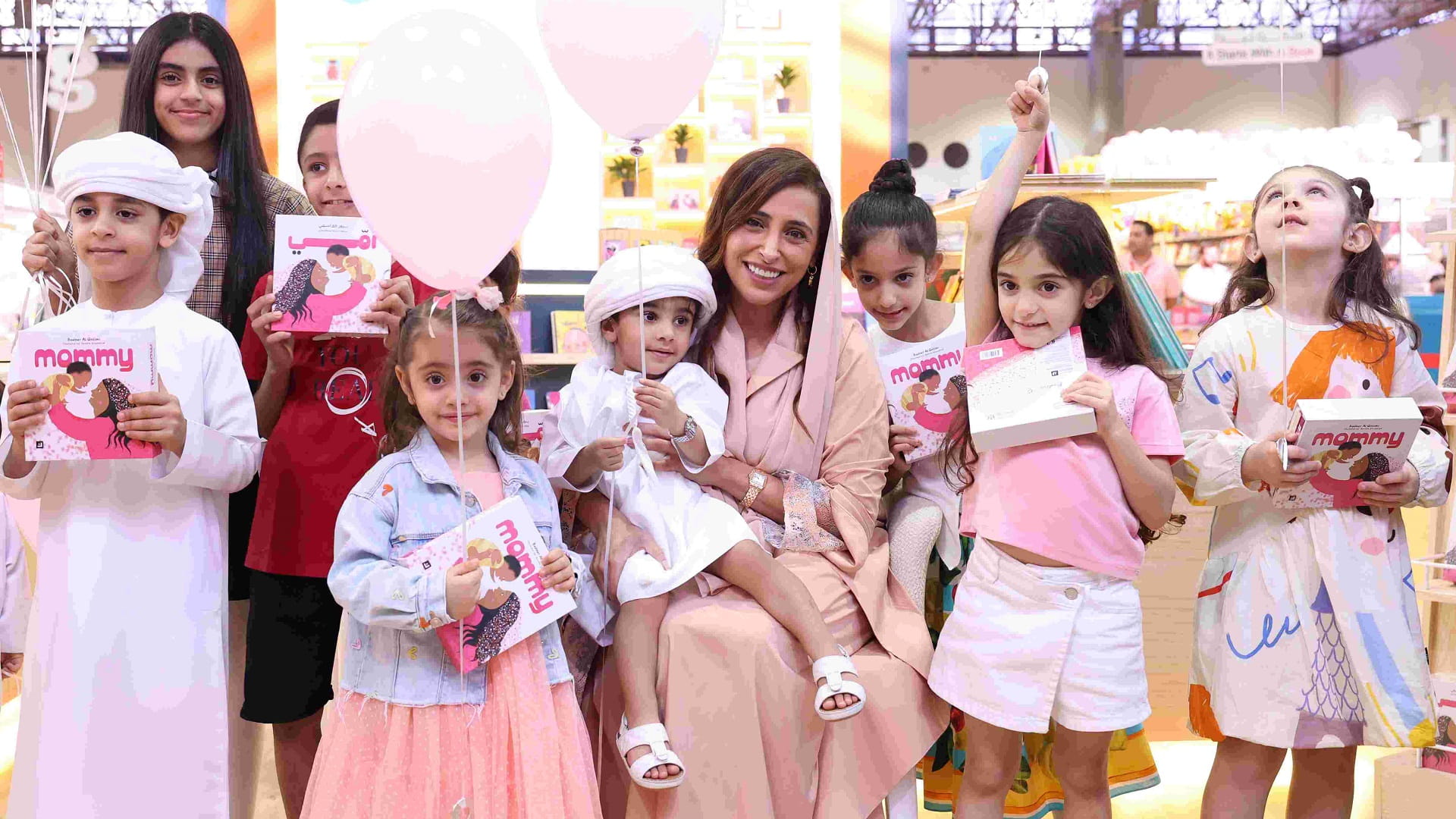 بدور القاسمي تطلق سلسلة كتب "أمي" لتأكيد أهمية الرضاعة الطبيعية 