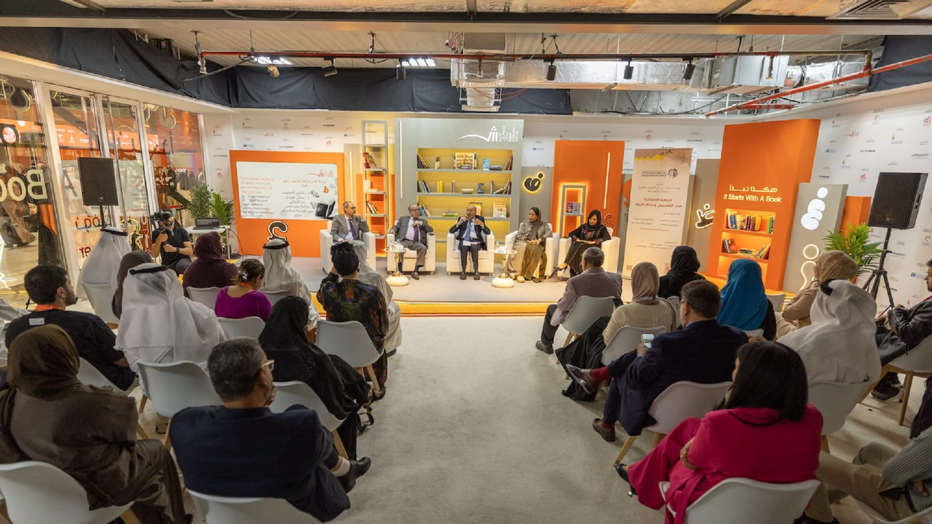 أدباء يسردون تاريخ 50 سنة من الرواية الإماراتية في"الشارقة للكتاب"