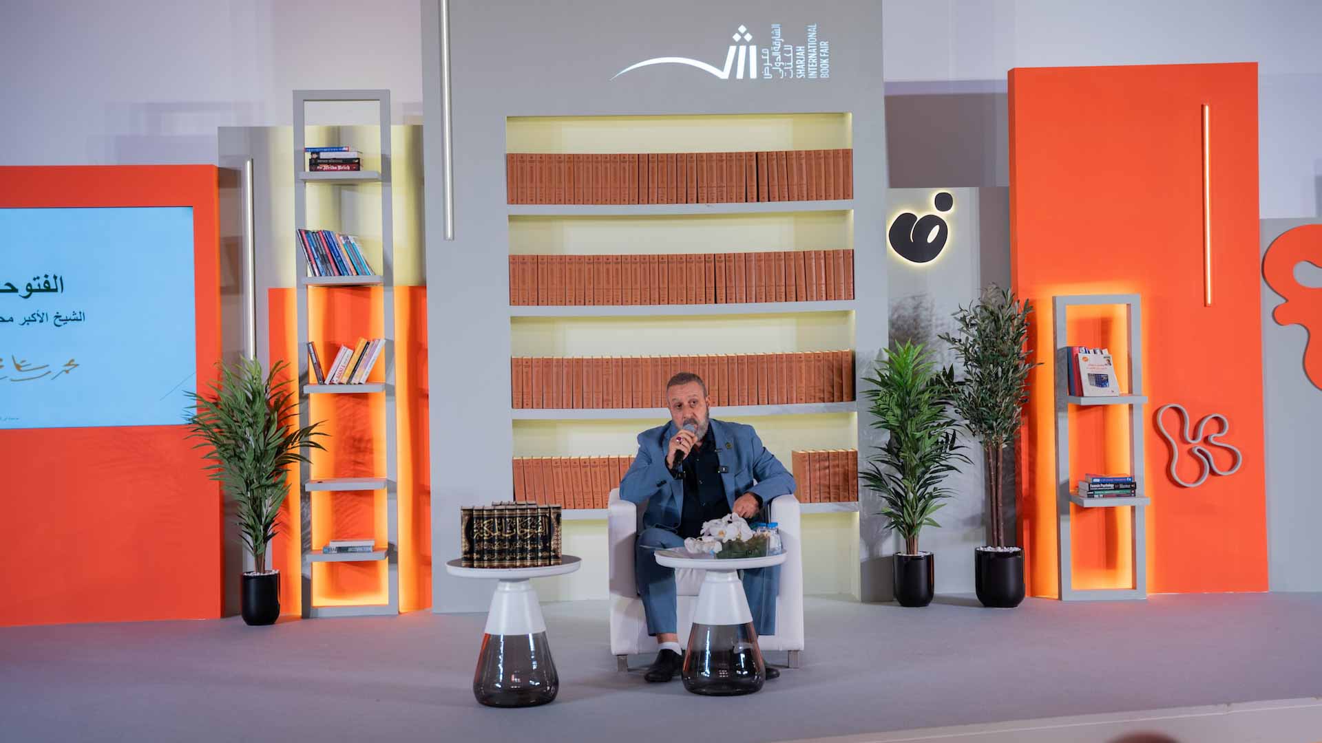 أيمن حمدي: "الشارقة الدولي للكتاب" منصة محفزة لكل باحث ومحقق 