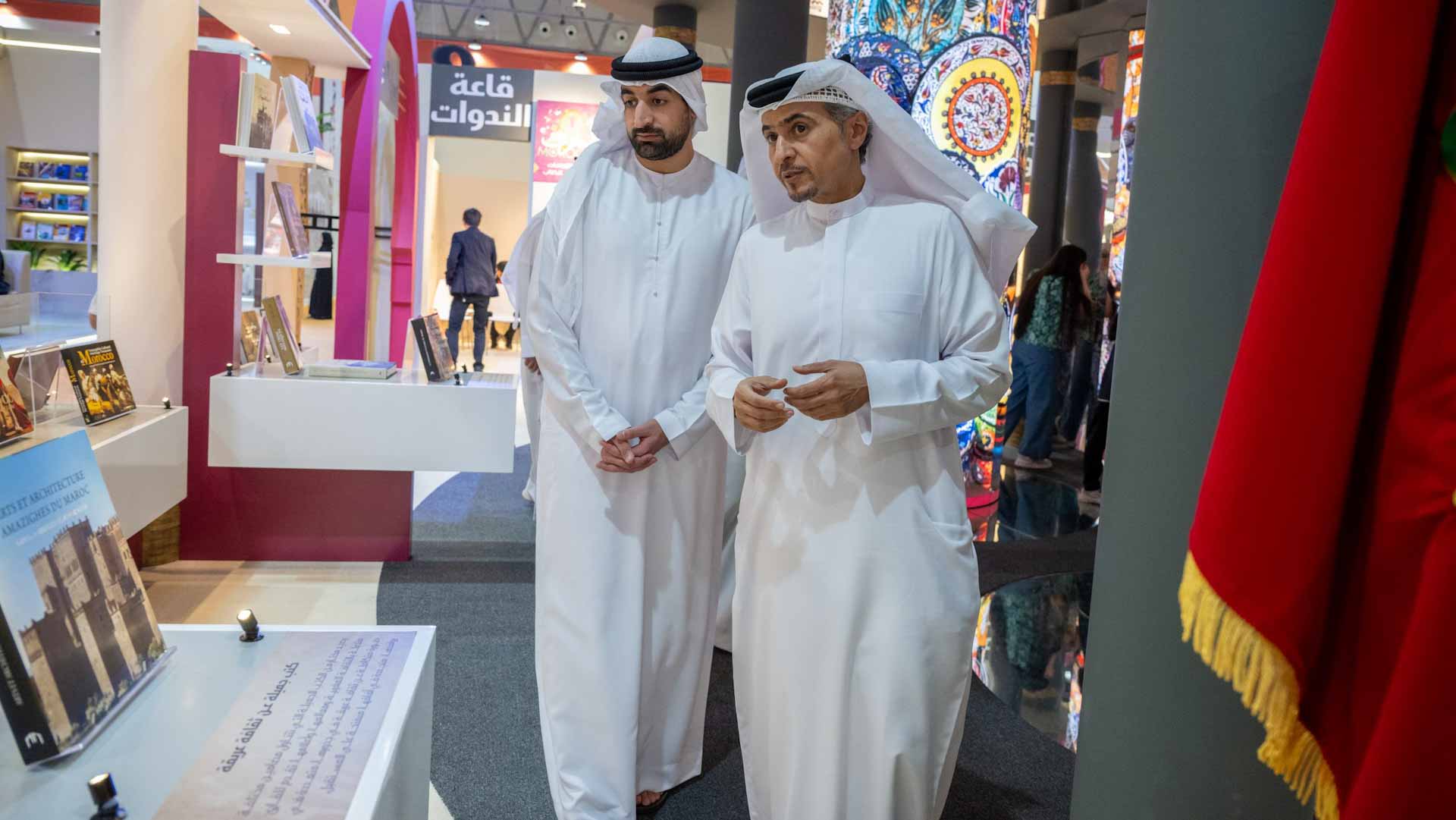 Image for the title: SDD presents technology terms dictionary to SIBF 