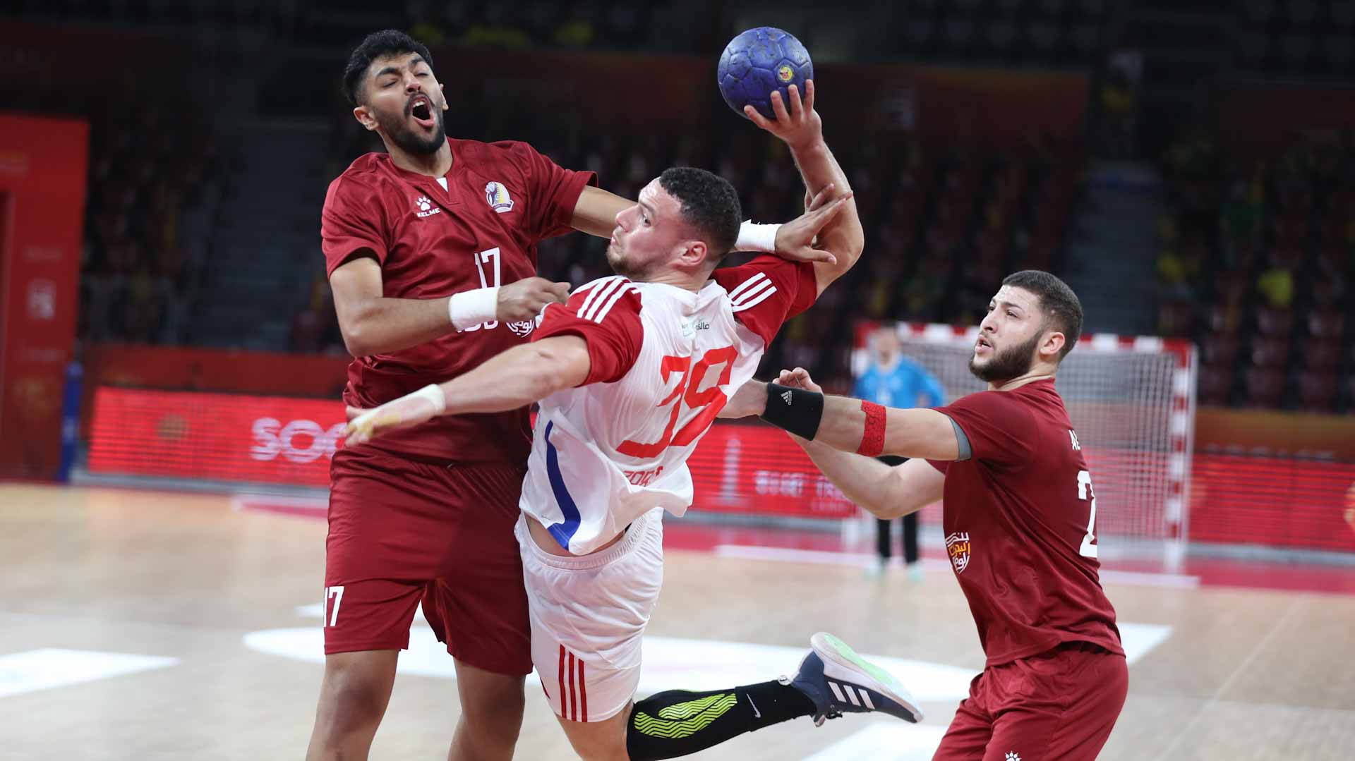 الشارقة يفوز على الشباب البحريني ويتأهل لربع نهائي آسيوية اليد 